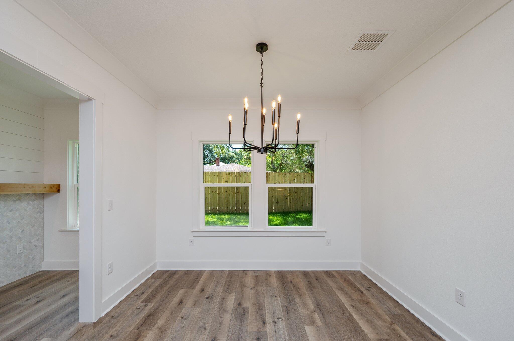 ELLIOTTS POINT - Residential