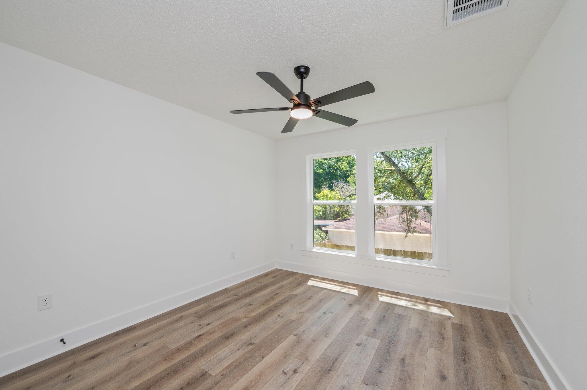 ELLIOTTS POINT - Residential