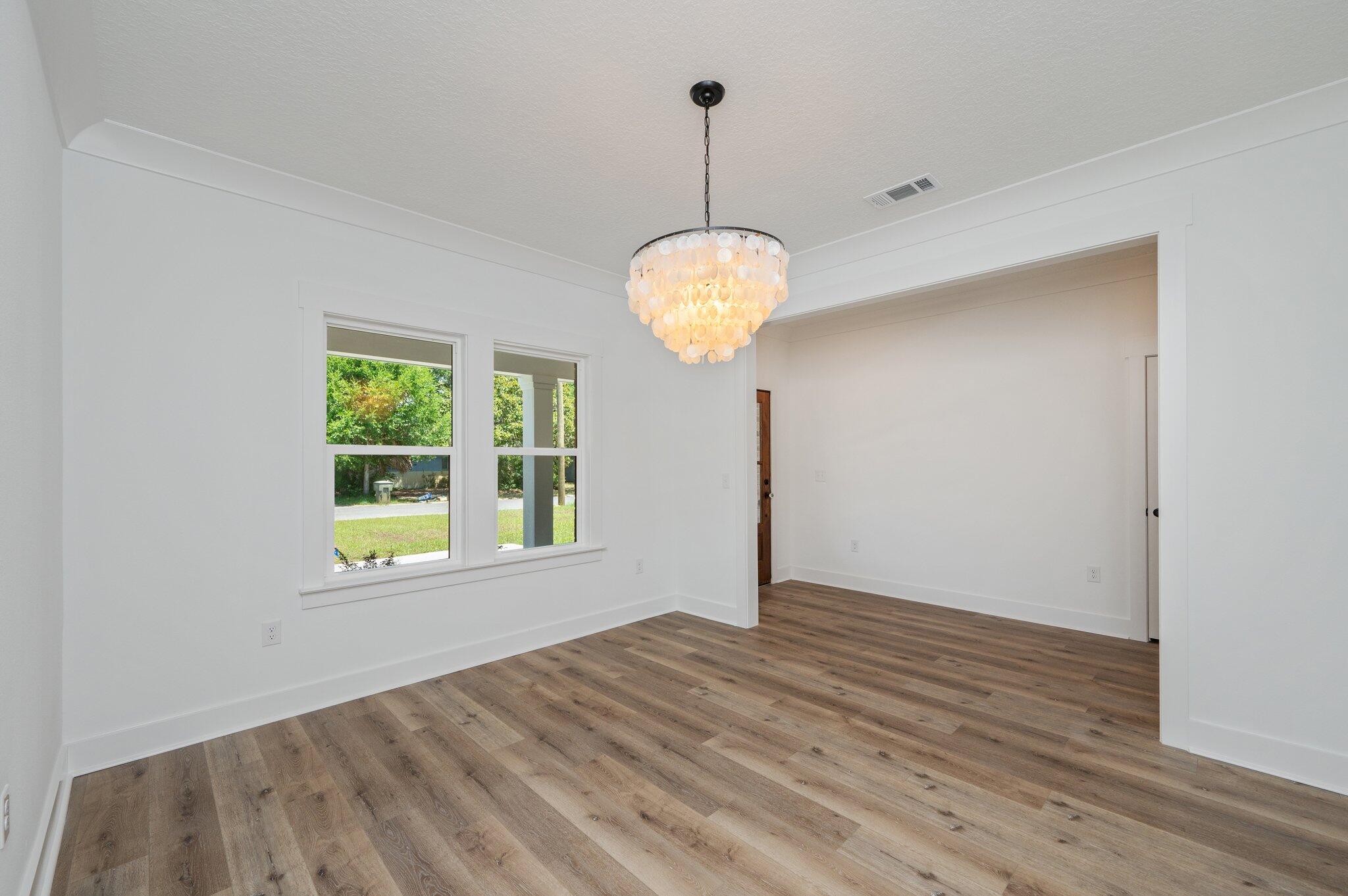 ELLIOTTS POINT - Residential