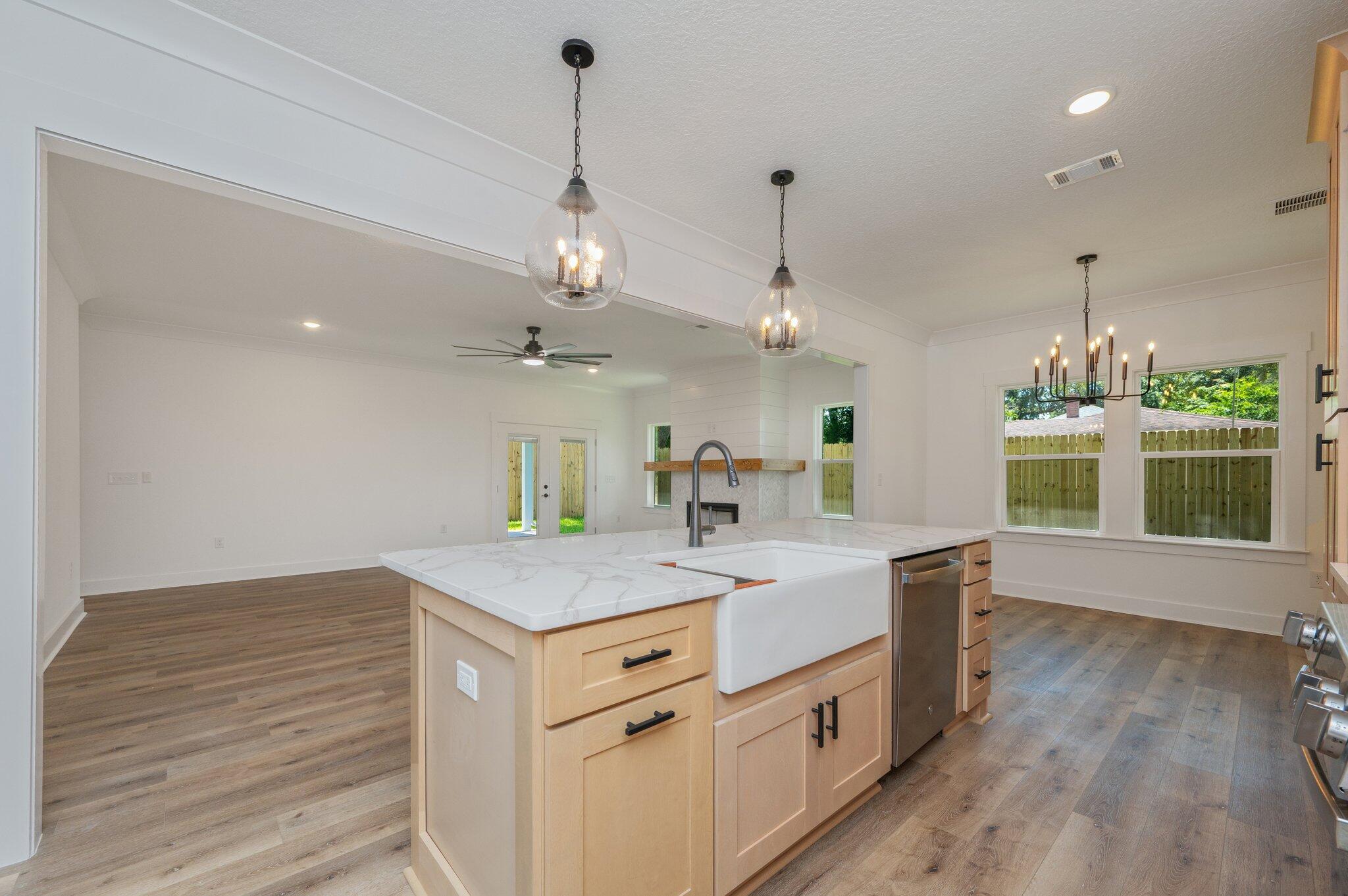 ELLIOTTS POINT - Residential