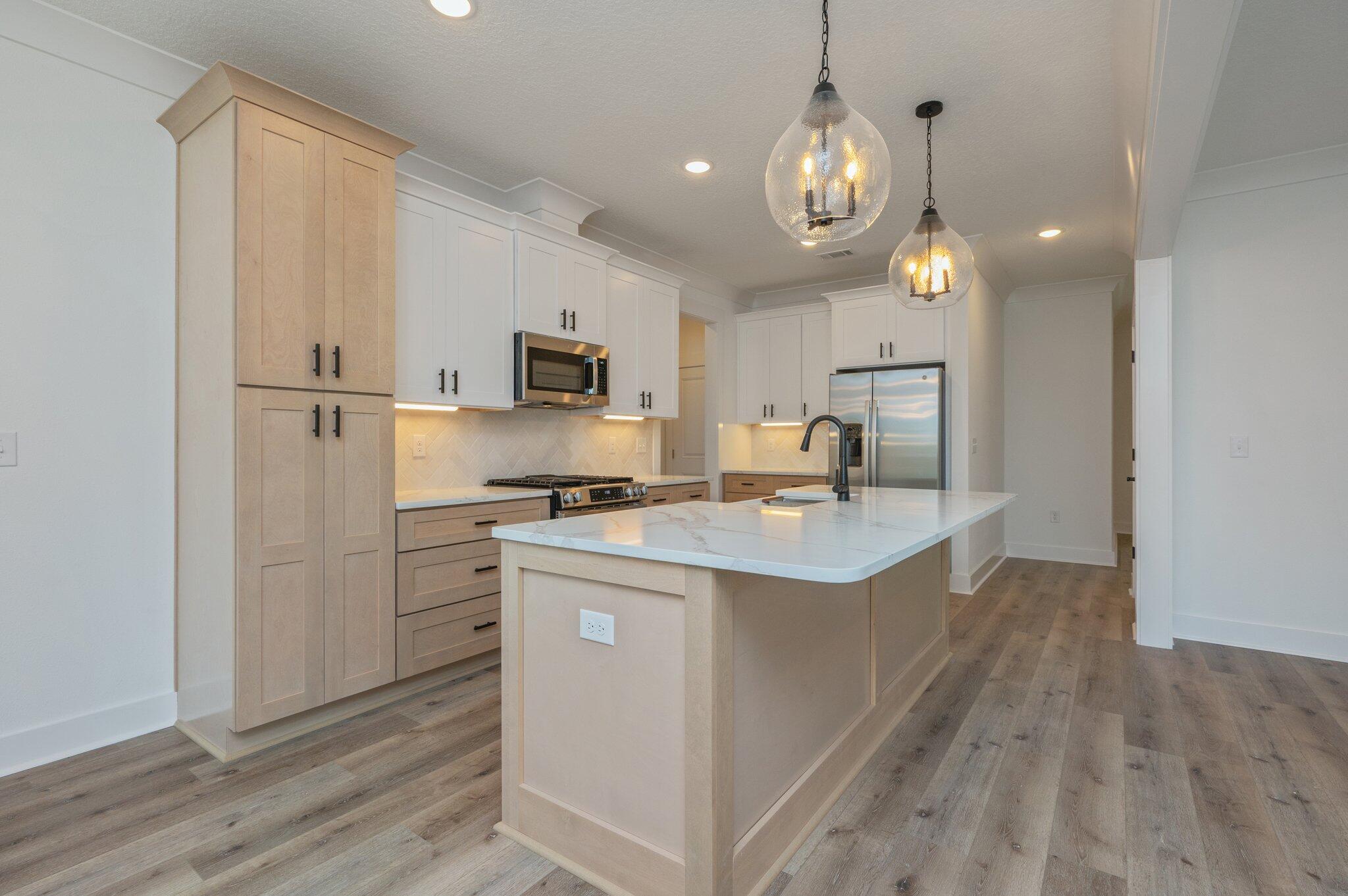 ELLIOTTS POINT - Residential