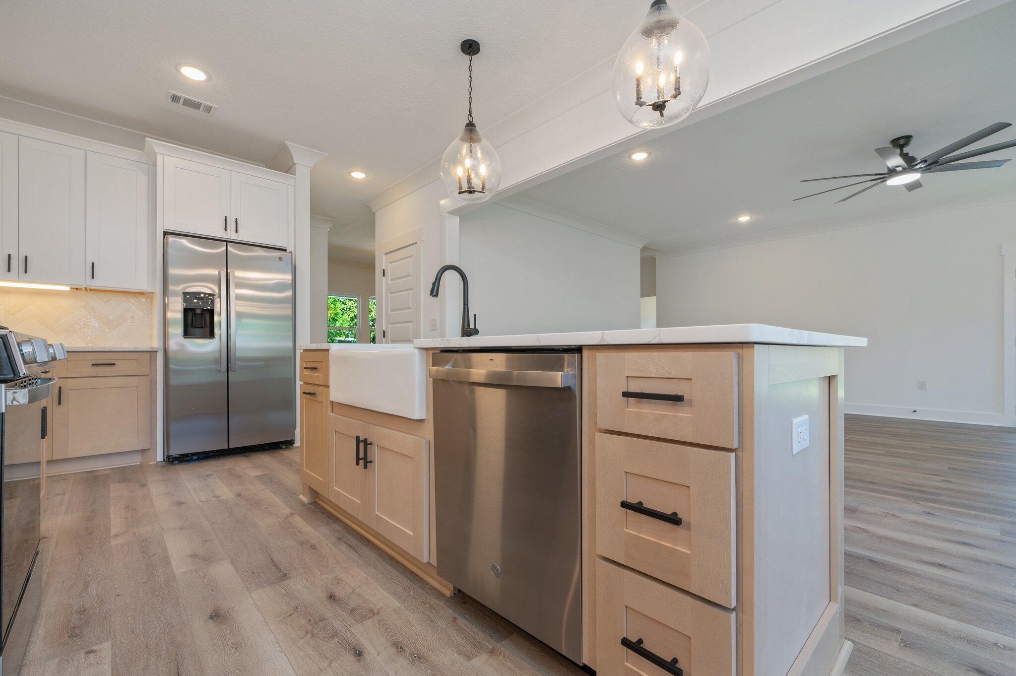 ELLIOTTS POINT - Residential