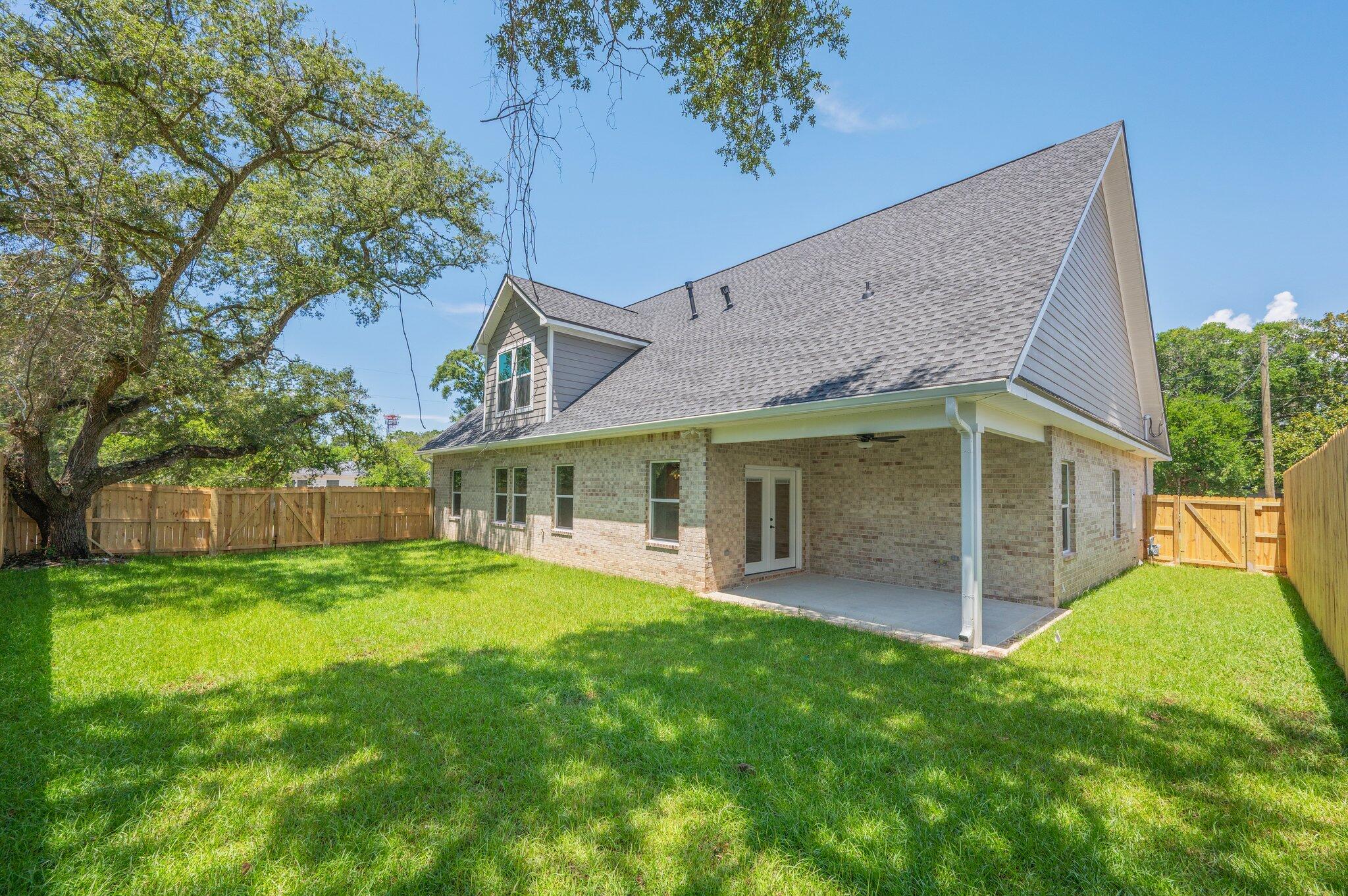 ELLIOTTS POINT - Residential
