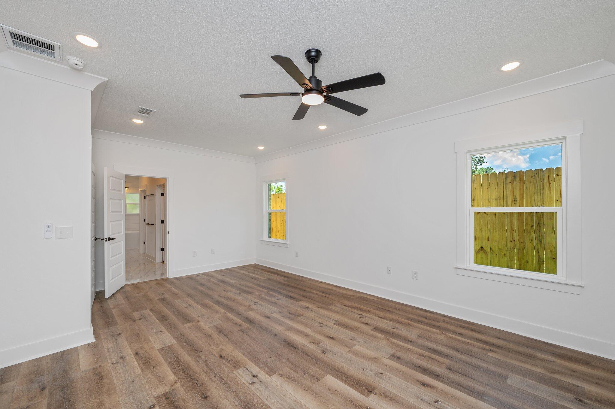 ELLIOTTS POINT - Residential