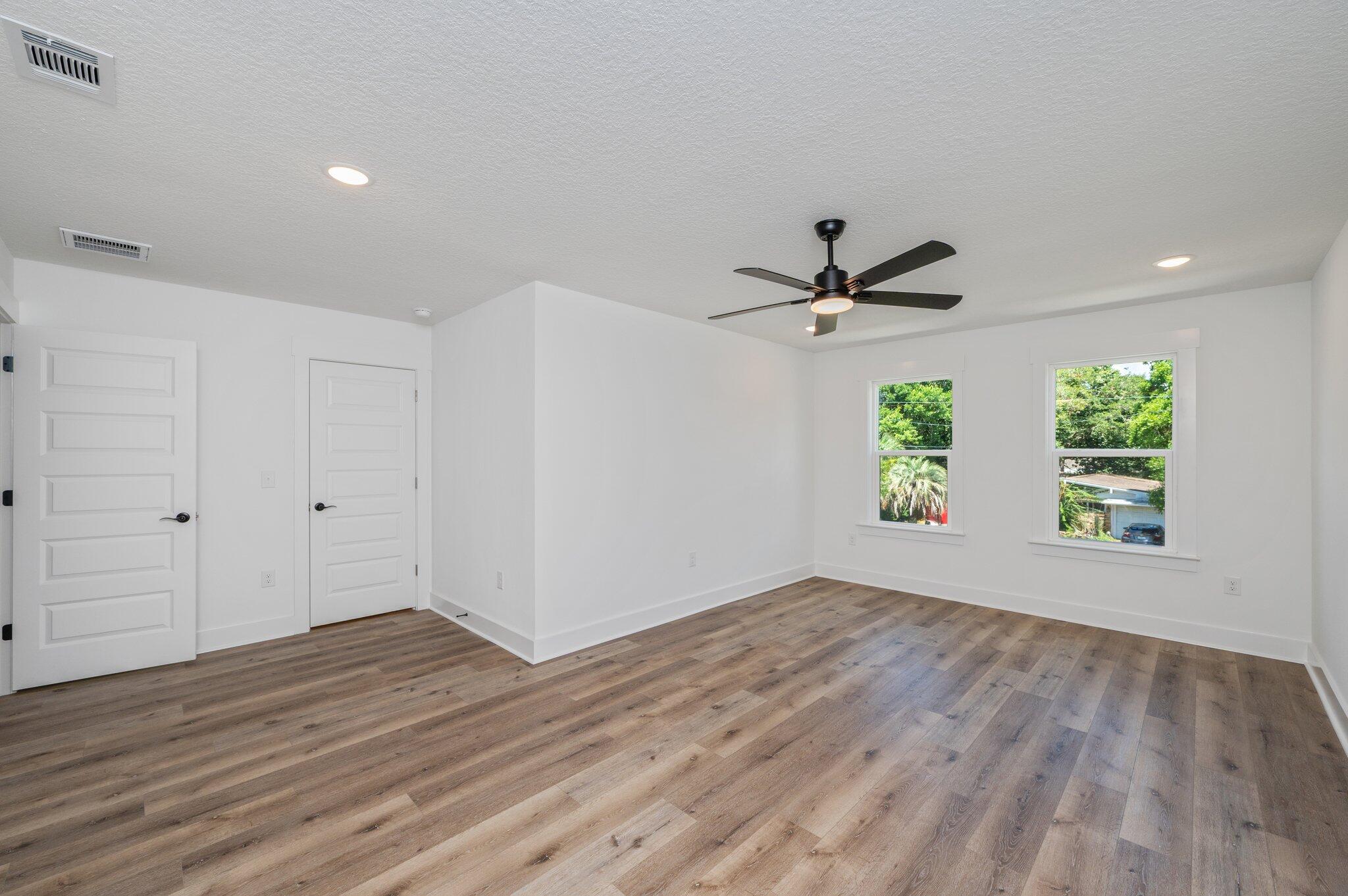 ELLIOTTS POINT - Residential
