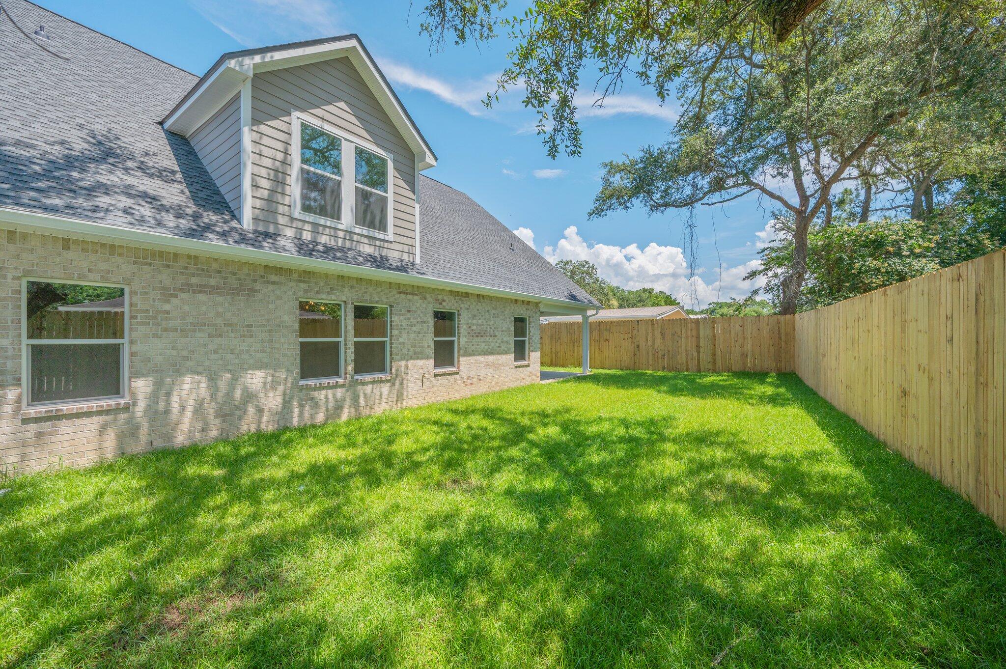ELLIOTTS POINT - Residential