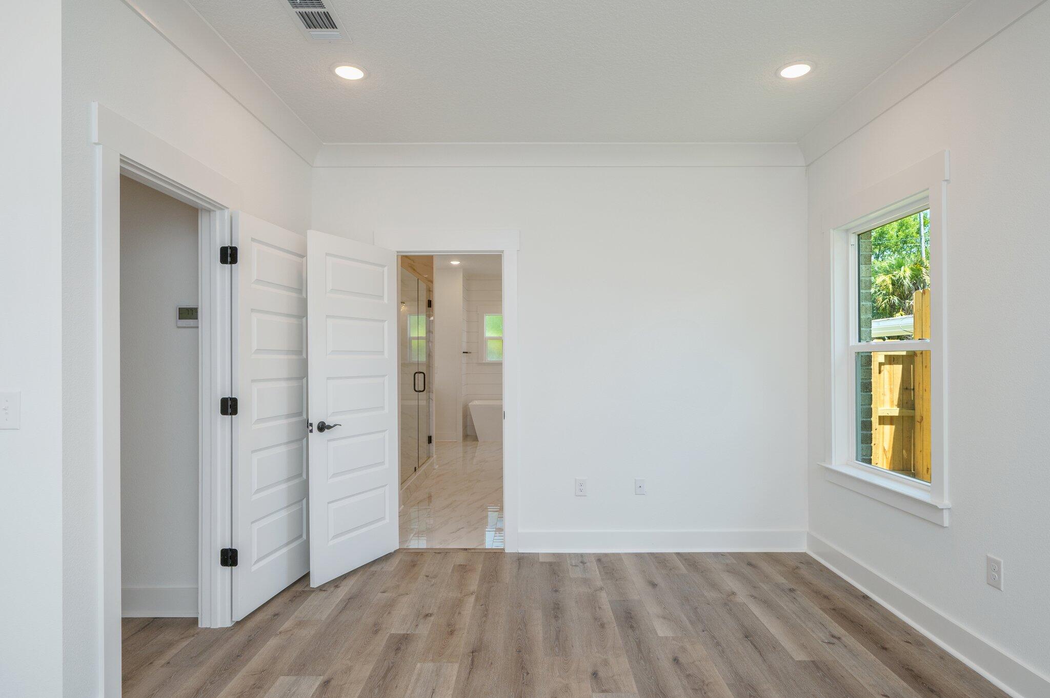 ELLIOTTS POINT - Residential