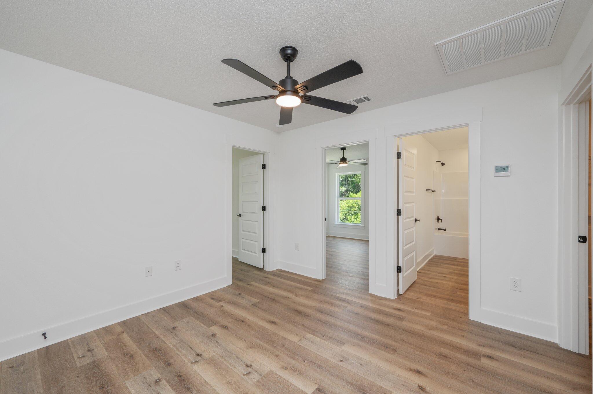 ELLIOTTS POINT - Residential