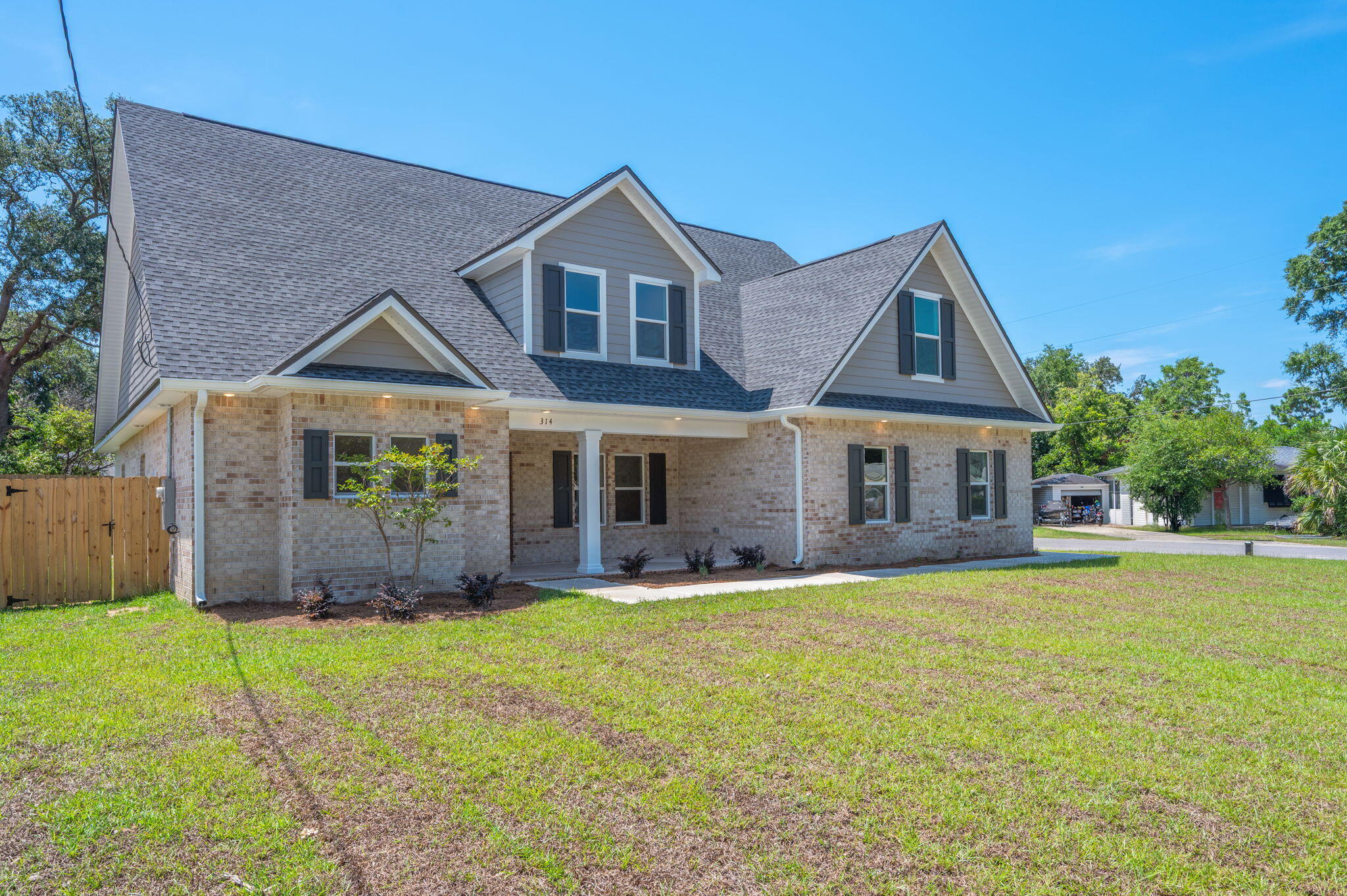 ELLIOTTS POINT - Residential