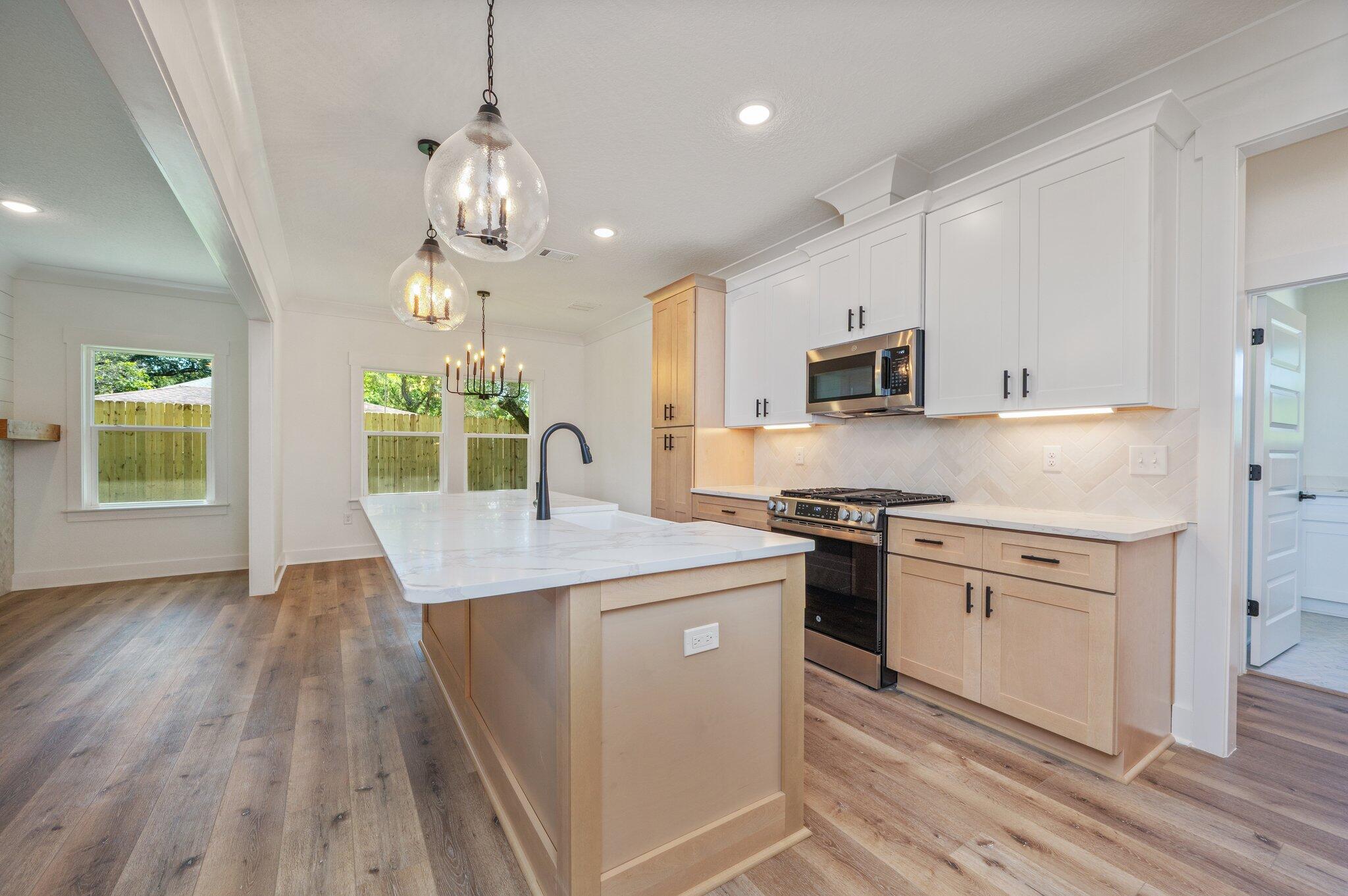 ELLIOTTS POINT - Residential