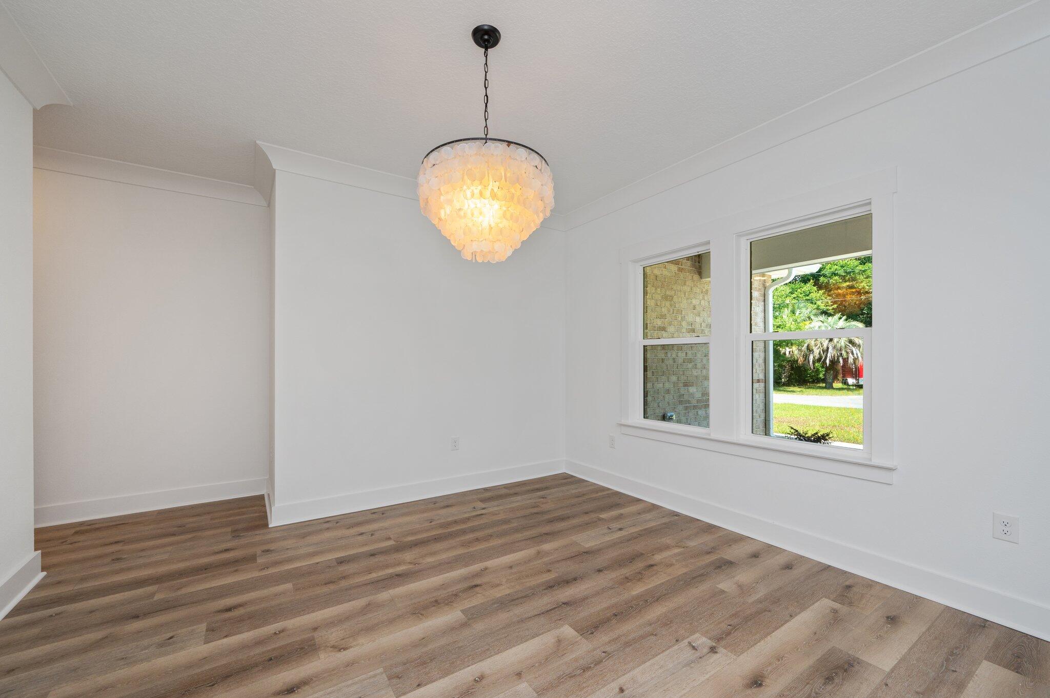 ELLIOTTS POINT - Residential
