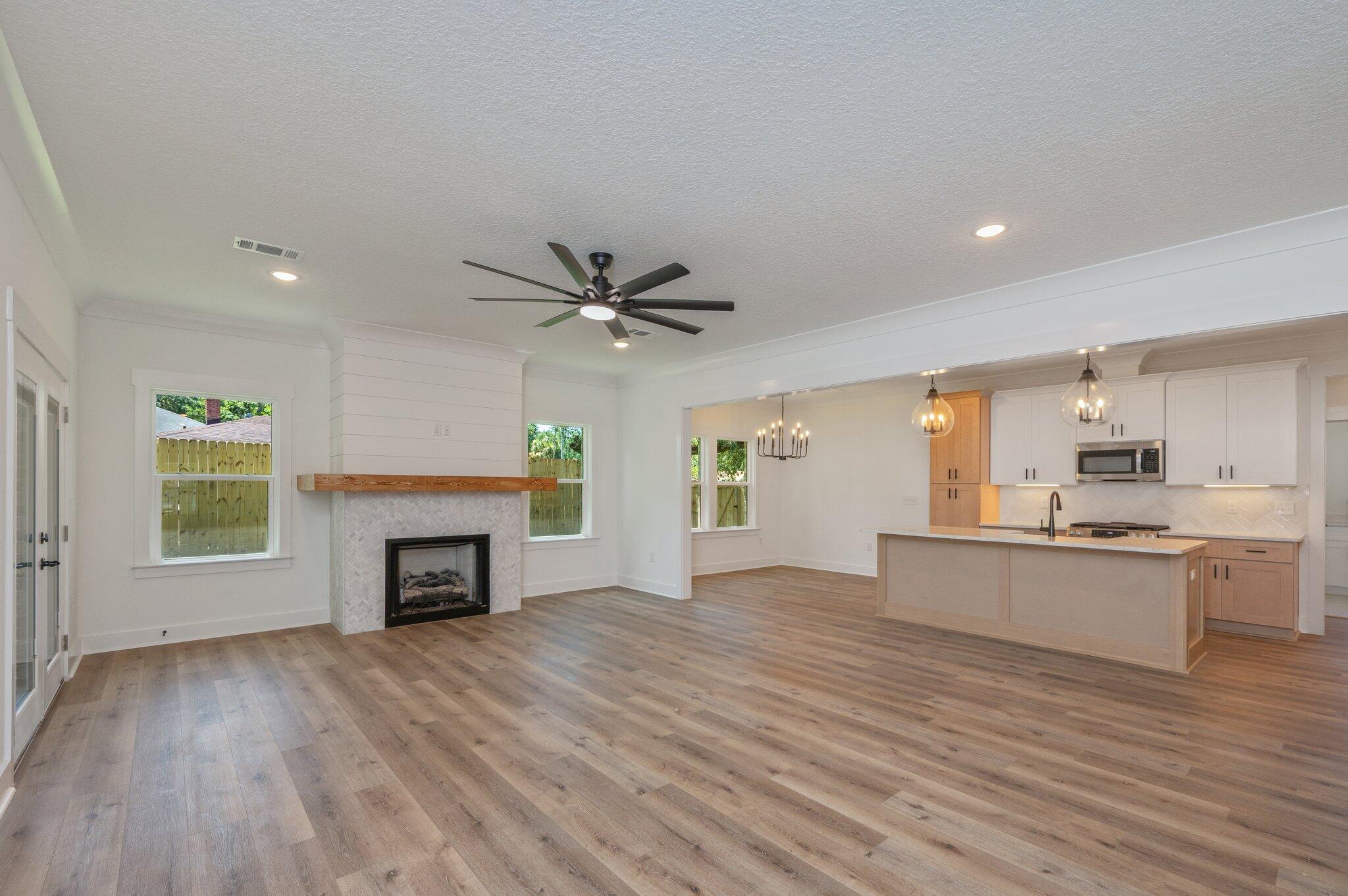 ELLIOTTS POINT - Residential