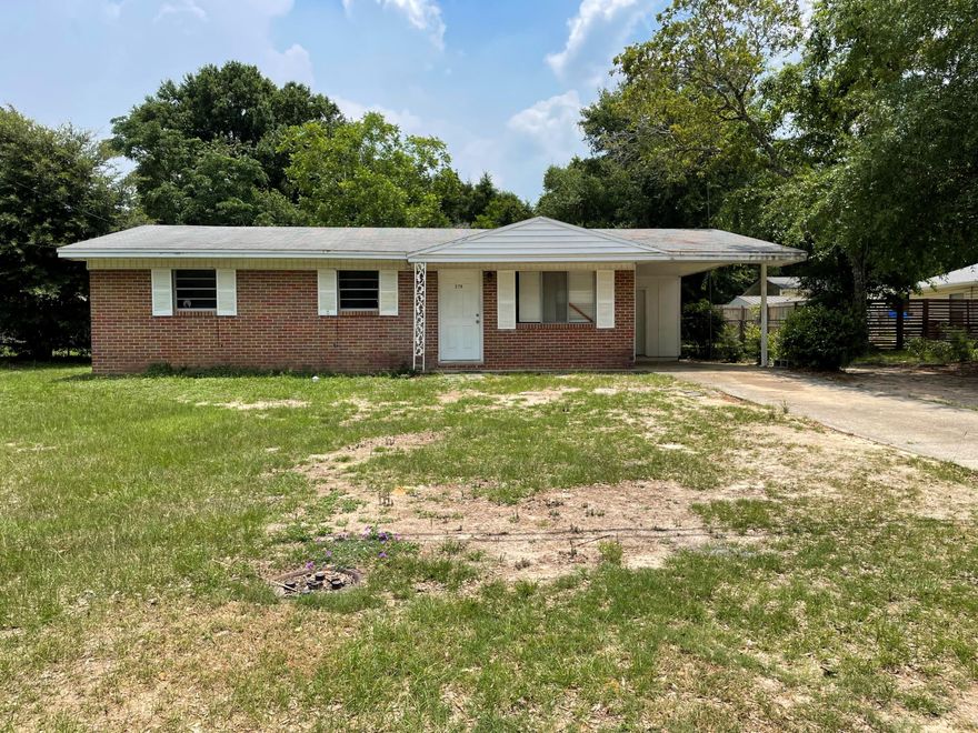 A quaint little fixer upper on an amazing .4-acre lot! Handyman or investor special, with a solid rental history! This home has great potential for the right buyer. Schedule your appointment today!