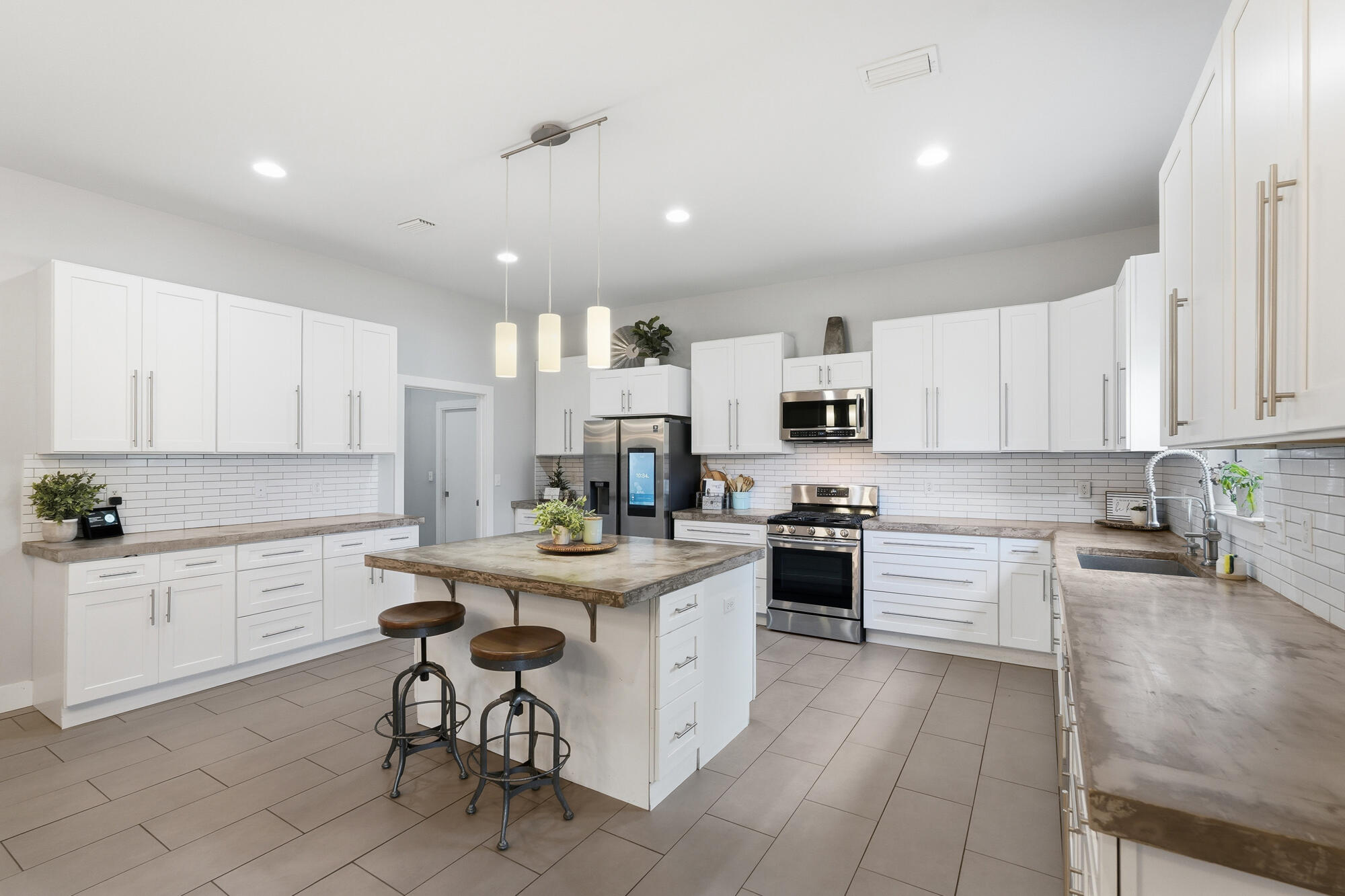 LE CHATEAU - Residential