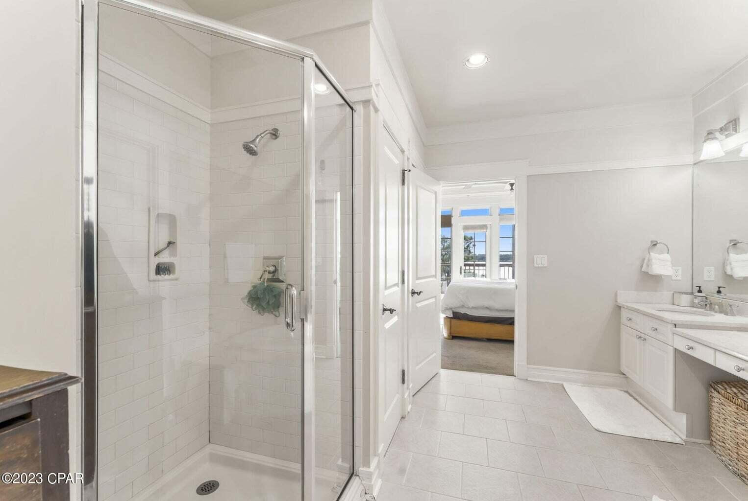 LAKESIDE LODGE AT PROSPECT POINT - Residential