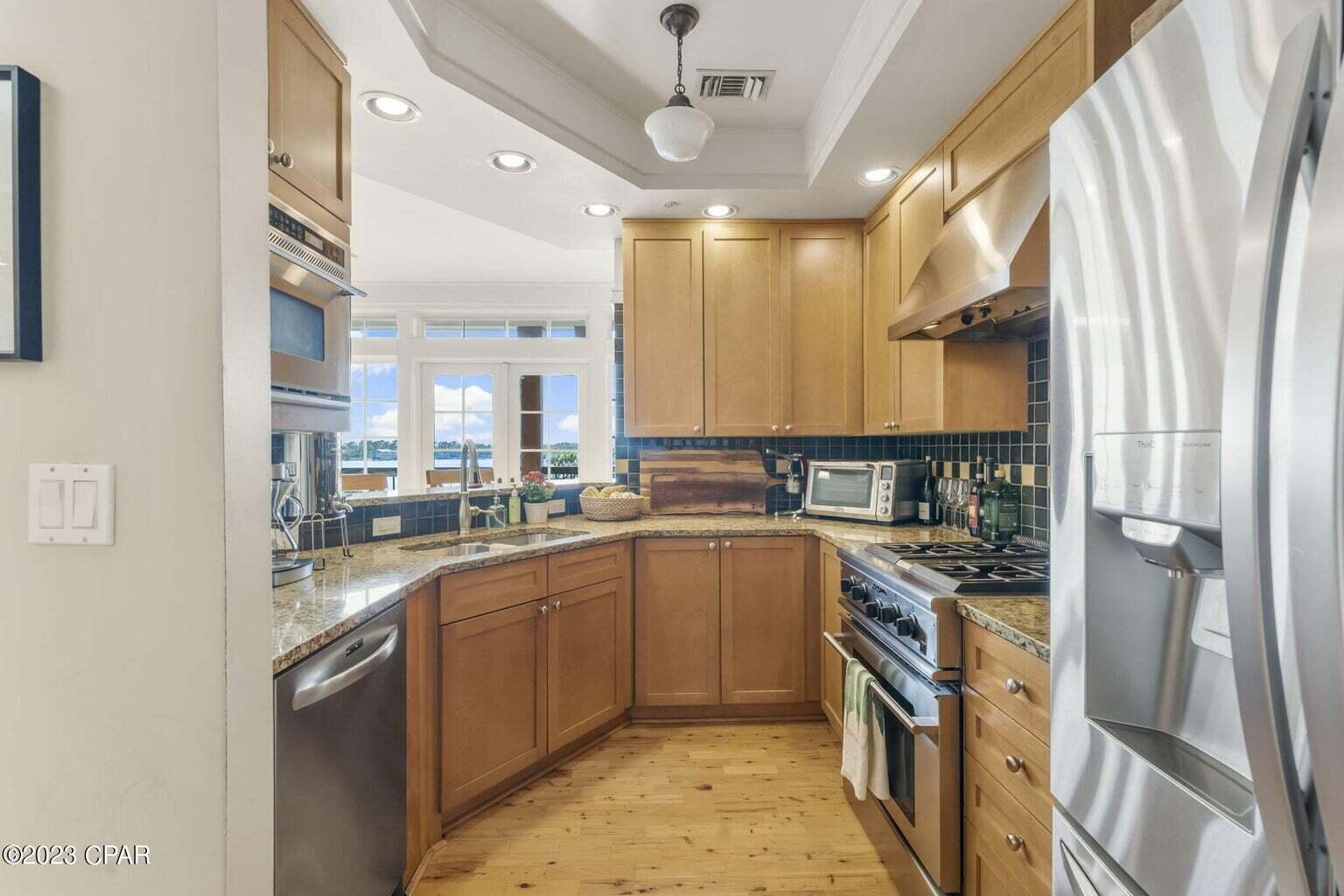 LAKESIDE LODGE AT PROSPECT POINT - Residential