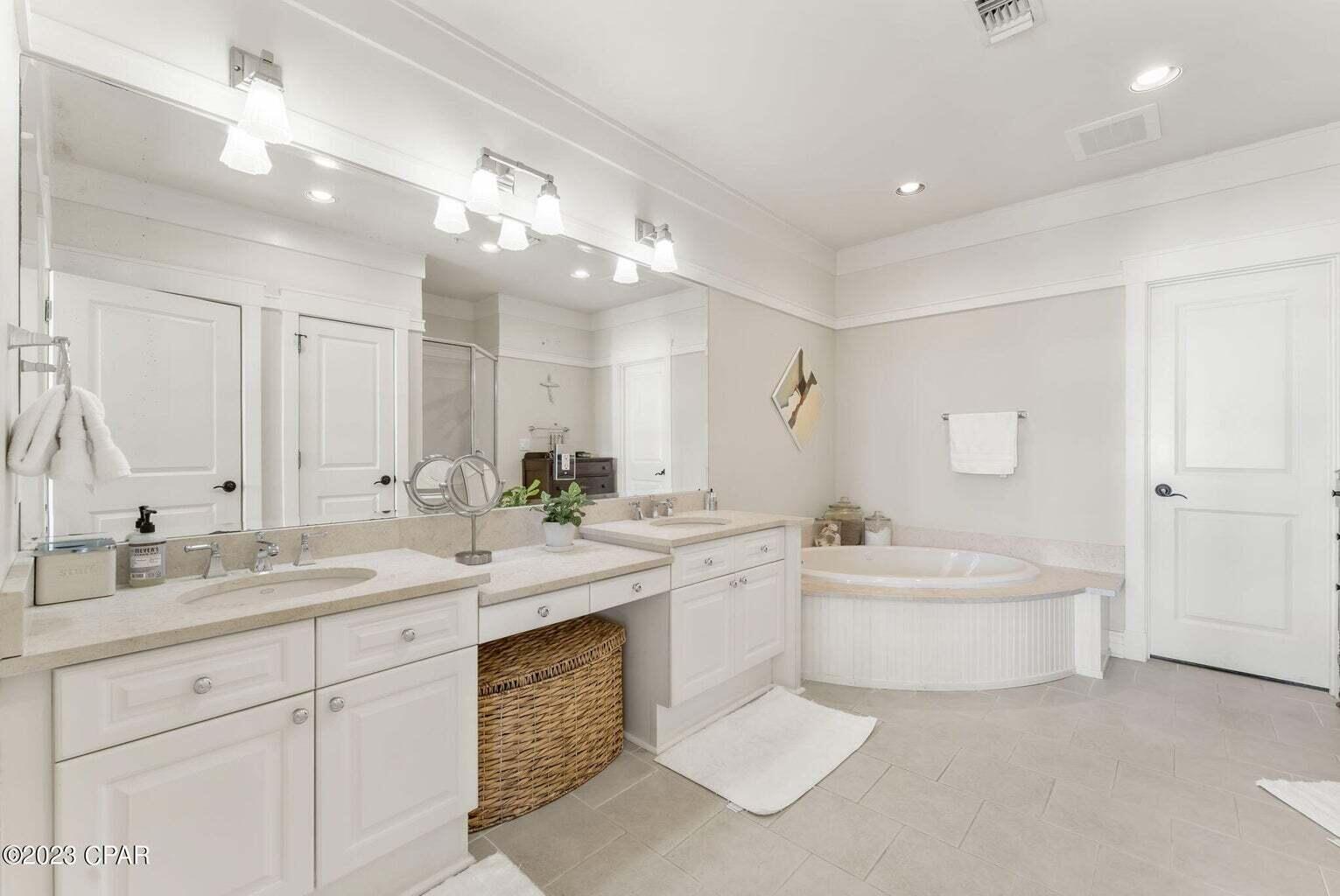 LAKESIDE LODGE AT PROSPECT POINT - Residential