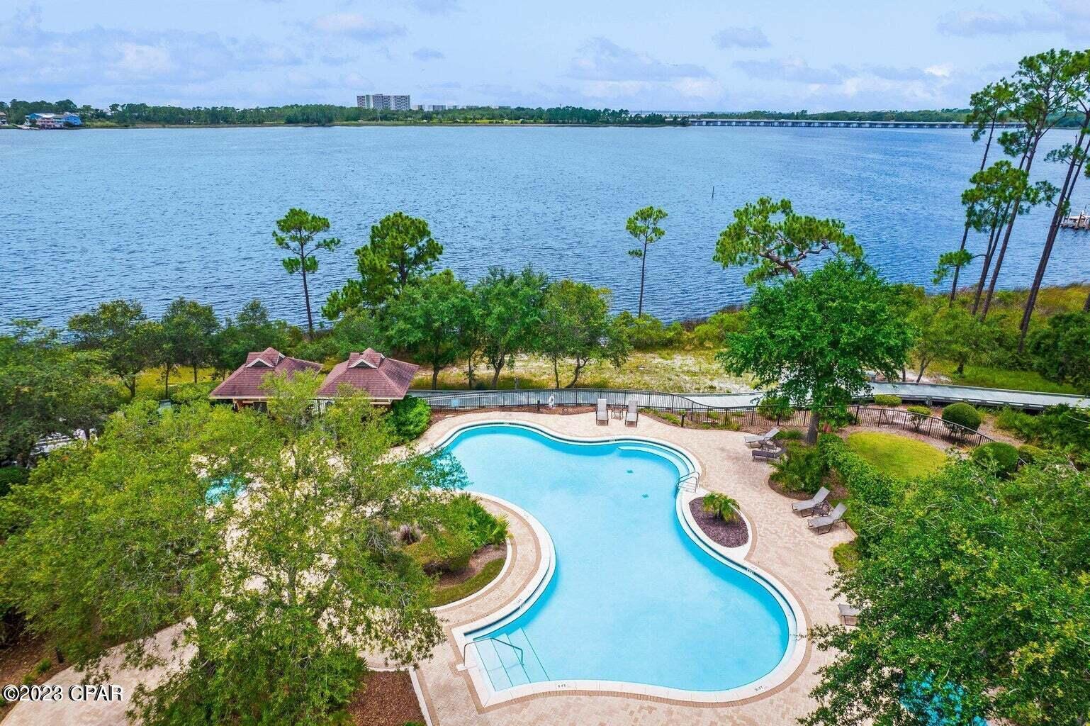 LAKESIDE LODGE AT PROSPECT POINT - Residential