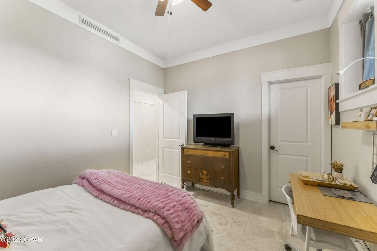 LAKESIDE LODGE AT PROSPECT POINT - Residential