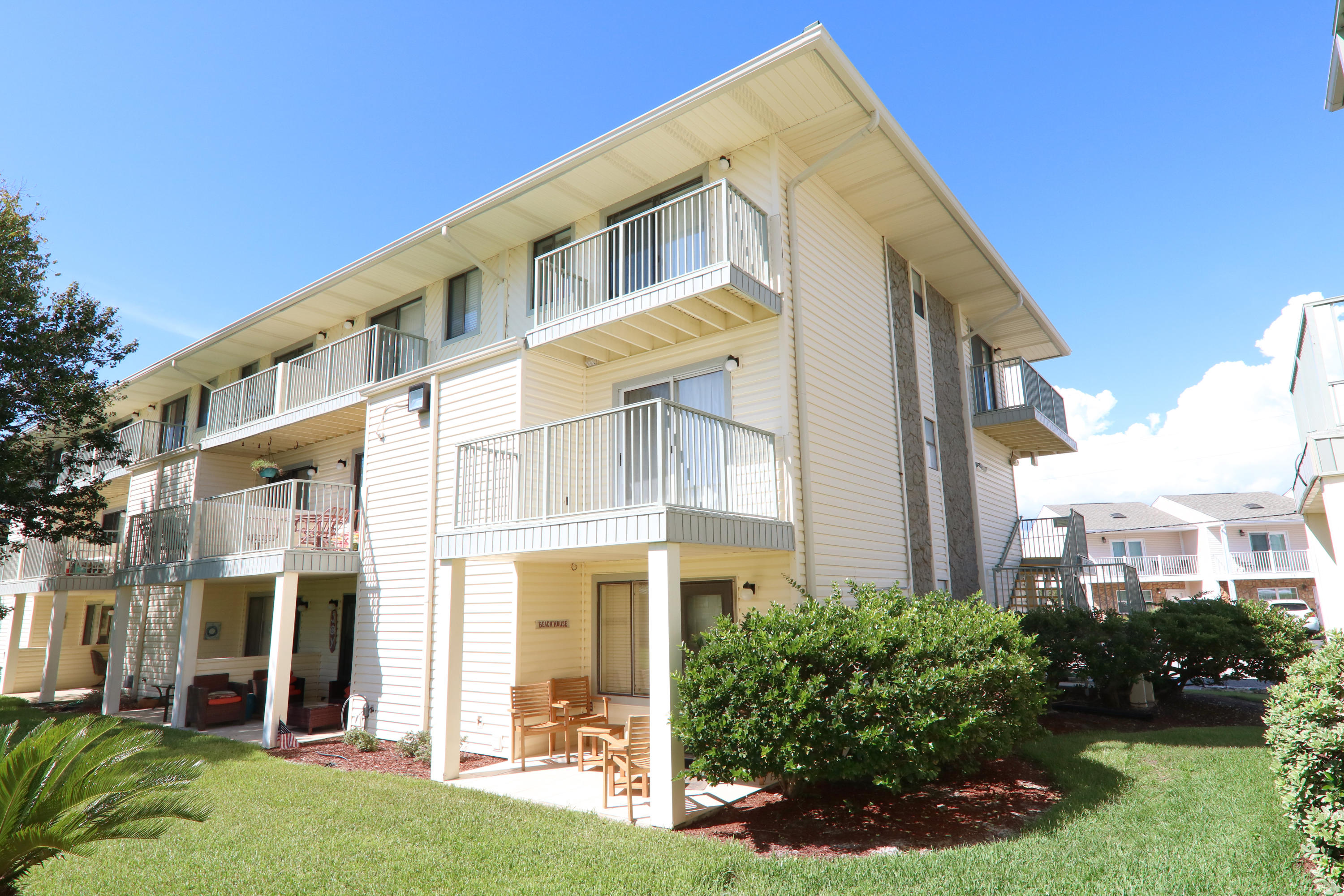 SANDPRINTS CONDO - Residential