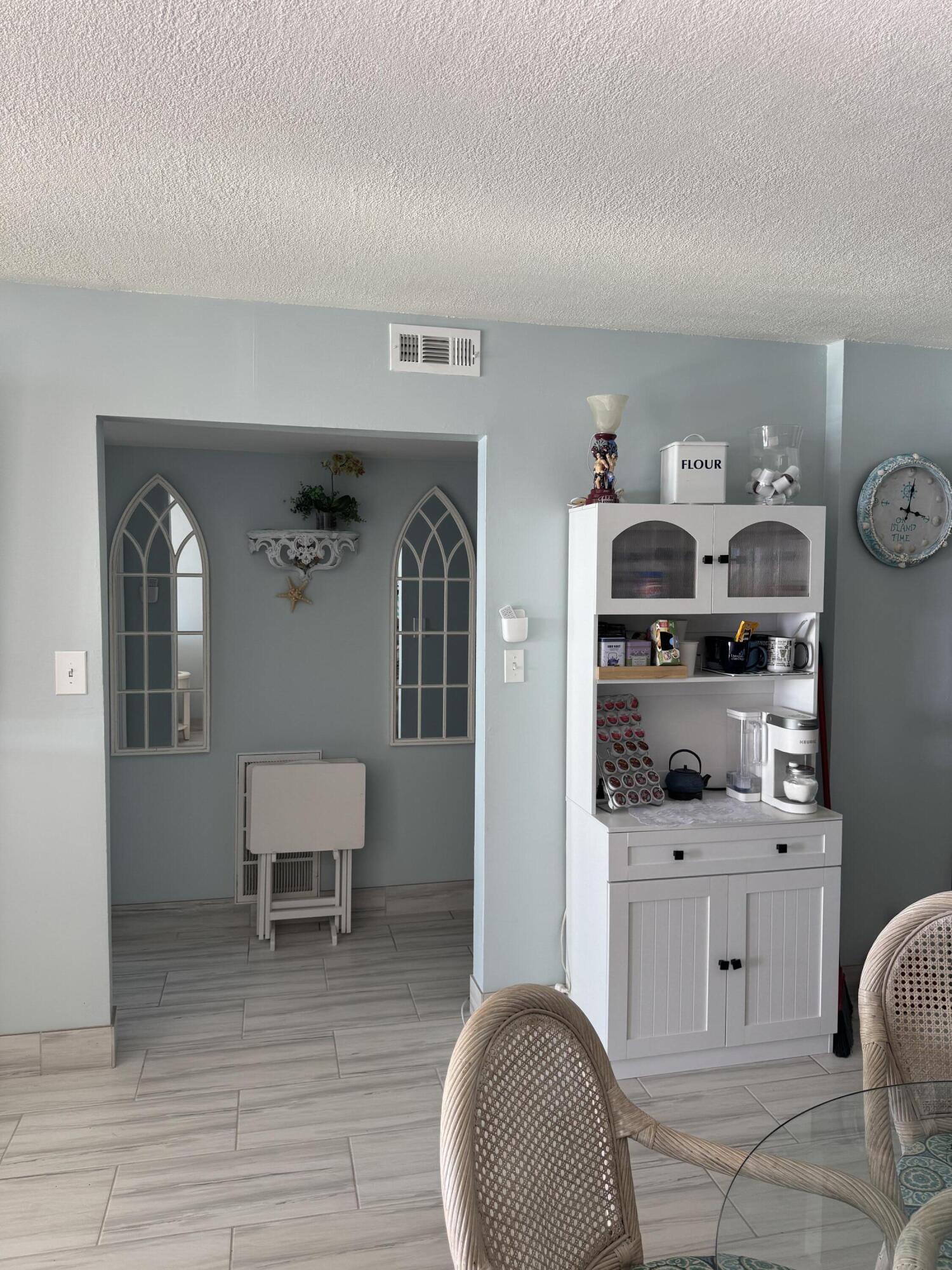 REGENCY TOWERS - Residential