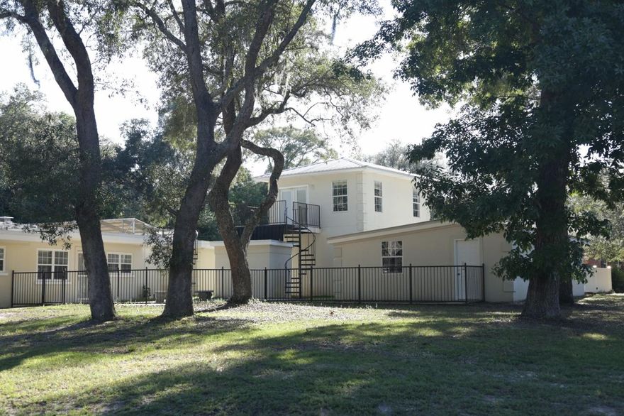 *Motivated Seller* Make Offer* Grandview is on a double corner lot and lined with beautiful oak trees. The kitchen offers stainless steel appliances and a large center island that seats 6. Light wood floors carry through the kitchen into the dining room. 600 square foot Heated & Cooled bonus room that sits over one of the detached garages gives you 2388 ft of living space, it would work well as a 2nd entertainment room, personal gym or at-home office. Additional features of this one-of-a-kind home include a swimming pool, gas fireplace, large laundry room, and two single car garages. New pool pump installed this year. Located within a block from Florida Park, you will undoubtedly enjoy the the convenient access to the boat ramp, pier and children's playground.