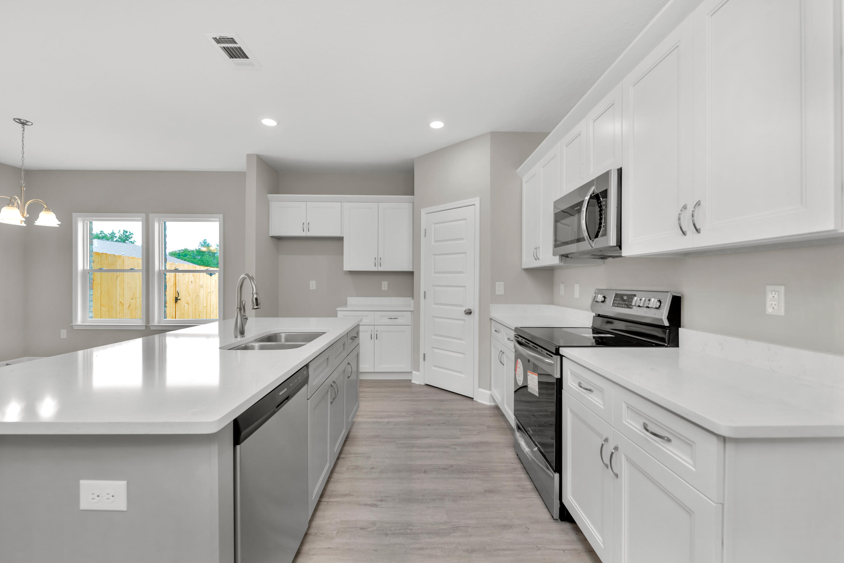 LAKERIDGE EST - Residential