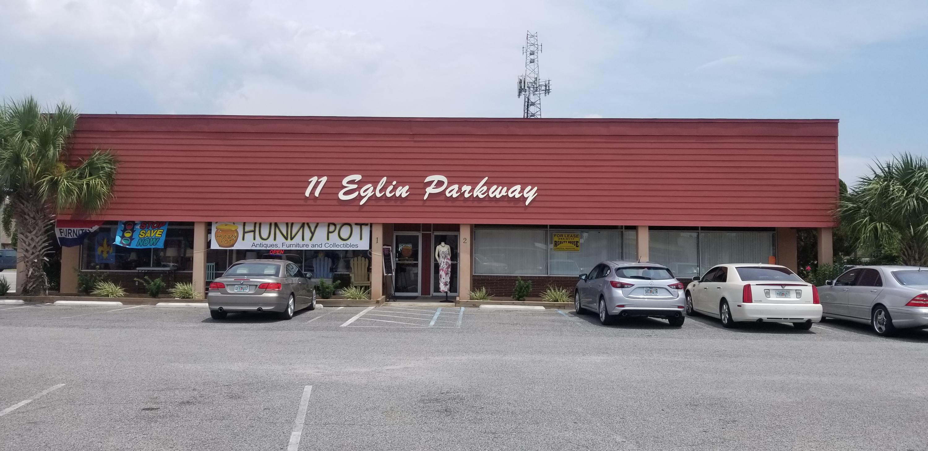 Open floor plan retail space with restroom, front and side entrances. Parking in front and side and rear street access.