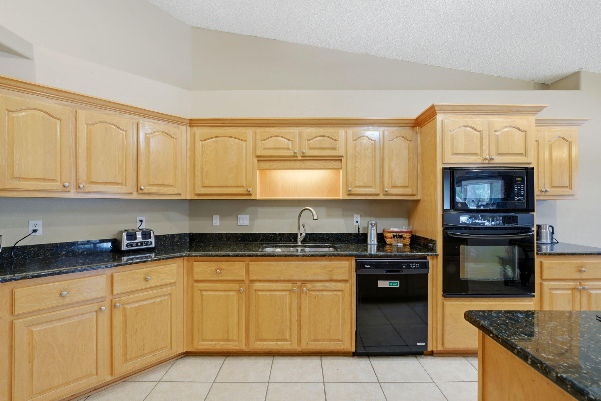 HOLLEY BY THE SEA - Residential