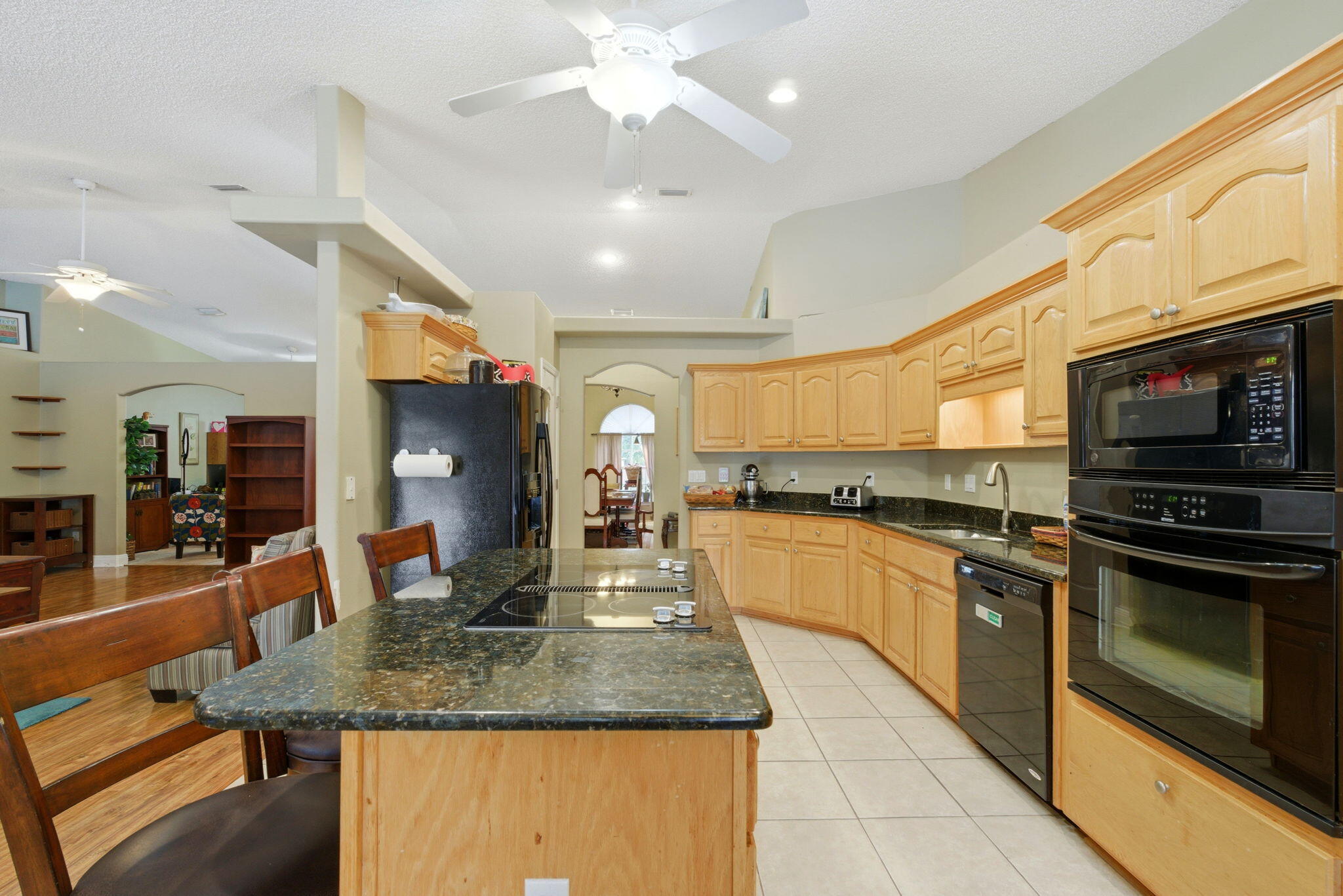 HOLLEY BY THE SEA - Residential