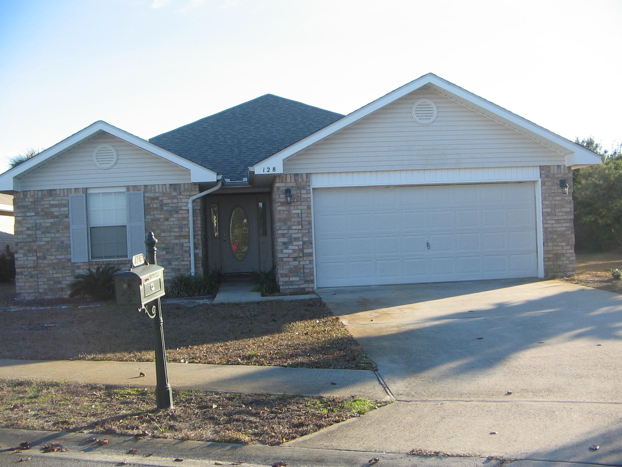 This 4 bedroom, 2 bathroom, home is nestled in the Paradise Retreat neighborhood three blocks from the beach WITH DEEDED BEACH ACCESS. Silver Sands Outlet Mall, Baytown Wharf, and the Destin Commons are just minutes away!