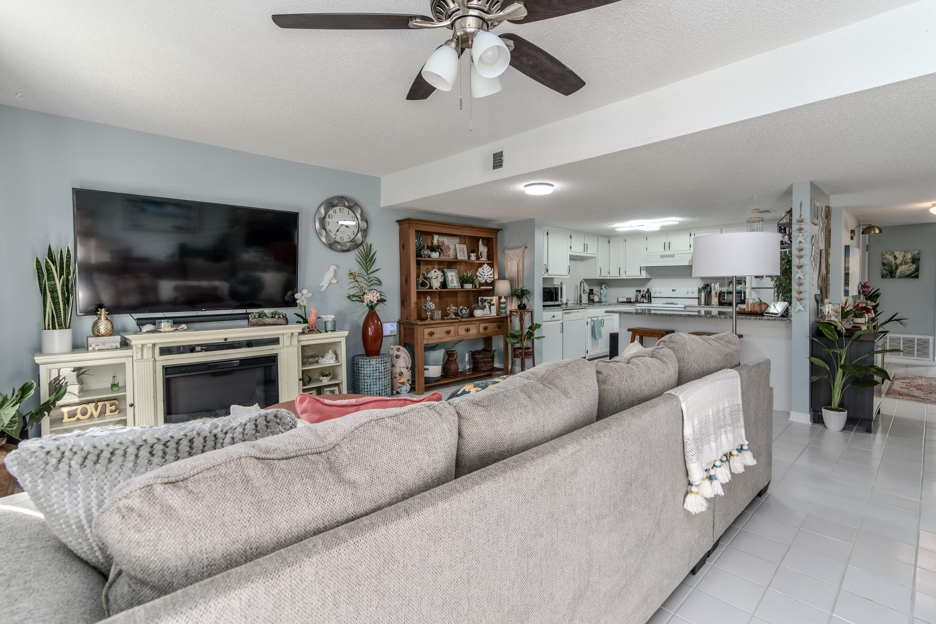 SCHNEIDER DRIVE T/H - Residential