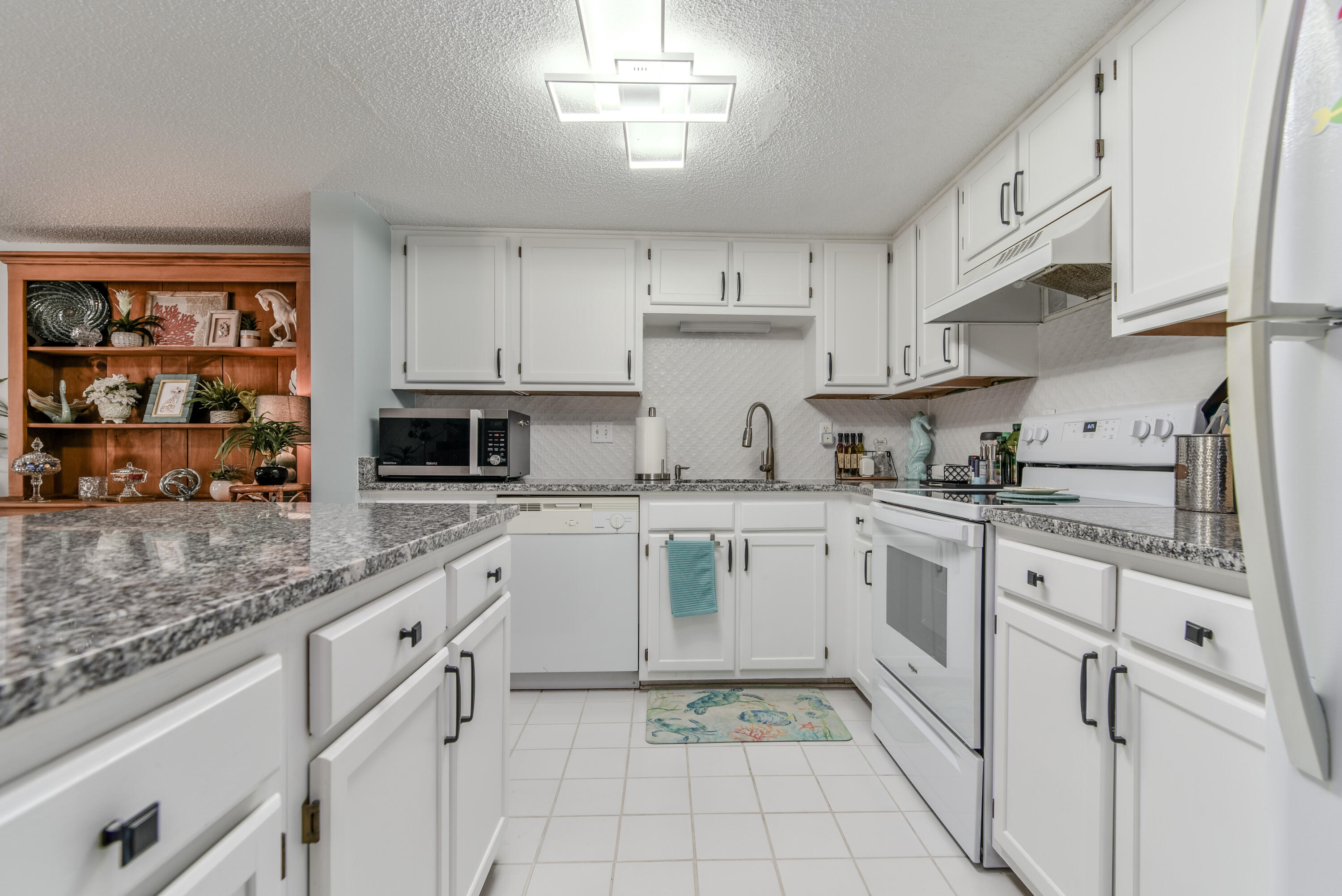 SCHNEIDER DRIVE T/H - Residential