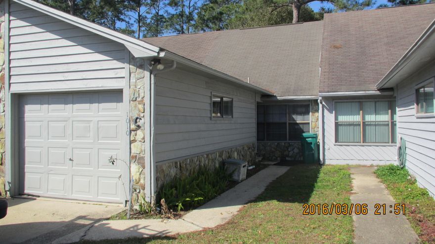 VERY NICE TOWNHOME LOCATED CLOSE TO HURLBURT BACK GATE. 2 BEDROOM 2 BATH WITH 1 CAR GARAGE. LOFT AREA WITH CATHEDRAL CEILINGS. Small pets only. CALL OFFICE FOR APPOINTMENT. AVAILABLE TO MOVE IN MARCH 11