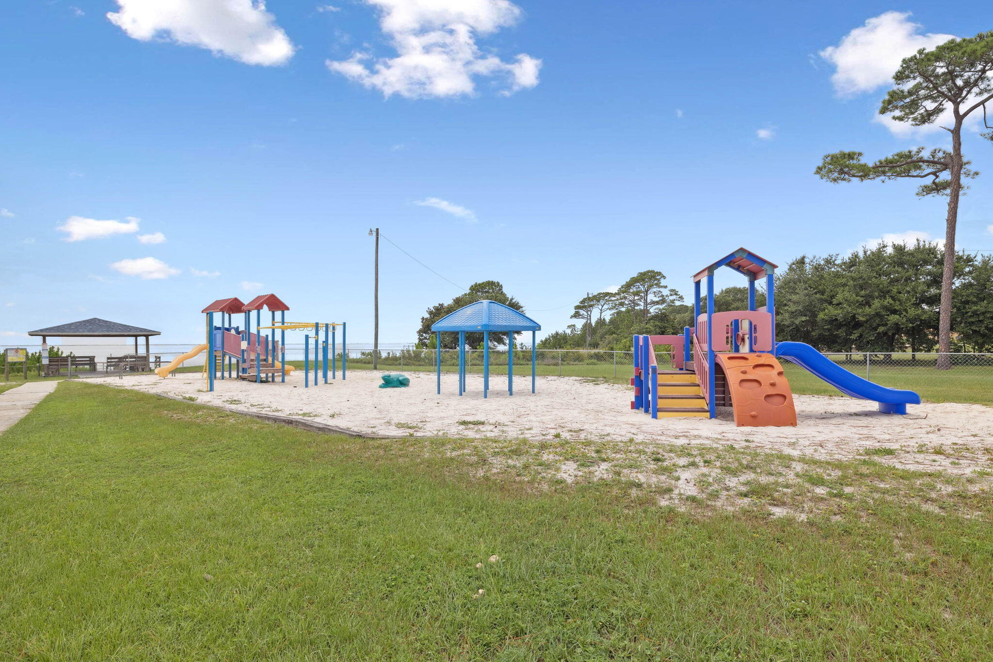 HOLLEY BY THE SEA - Residential