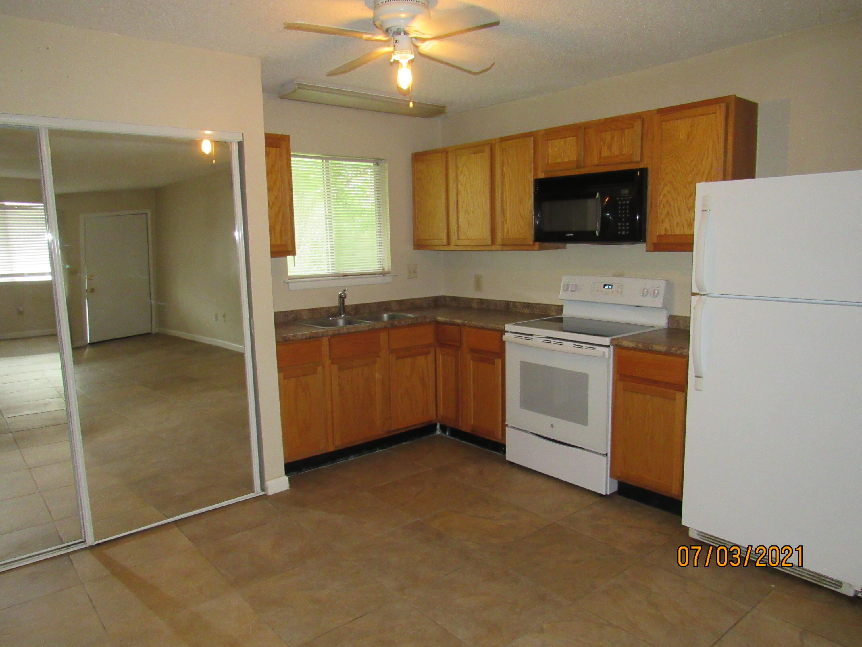 COLLEGE PARK CONDO - Residential Lease