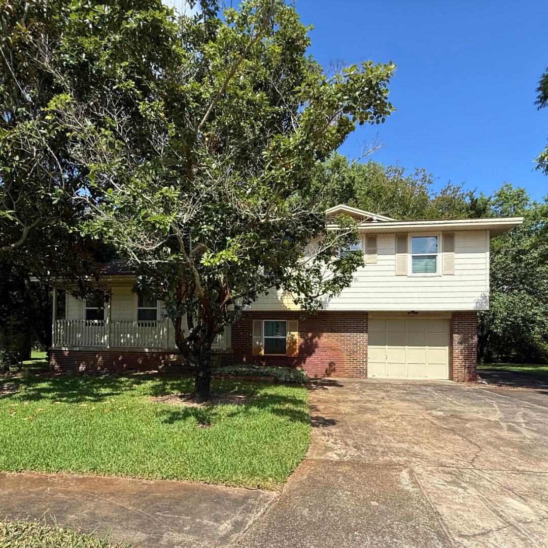 Location! Location! Location! This home sits just off Benning Drive in ''old Destin'' on a quiet cul-de-sac right next to the Choctawhatchee Bay in a small neighborhood. You are minutes from everything Destin has to offer; Joe's Bayou Boat Launch, two waterfront parks, and the Destin Harborwalk Village. This home is conveniently located to both Eglin AFB and Hurlburt Field, the world's most beautiful beaches, and surrounding area schools. This is an AS IS sale. 536 Park Drive is ready for its next owner and to bring this exceptional home back to life. Bring your creativity and make this home your own. This 4 bed/2bath home is ready for your family or investment. Call today to schedule your showing.