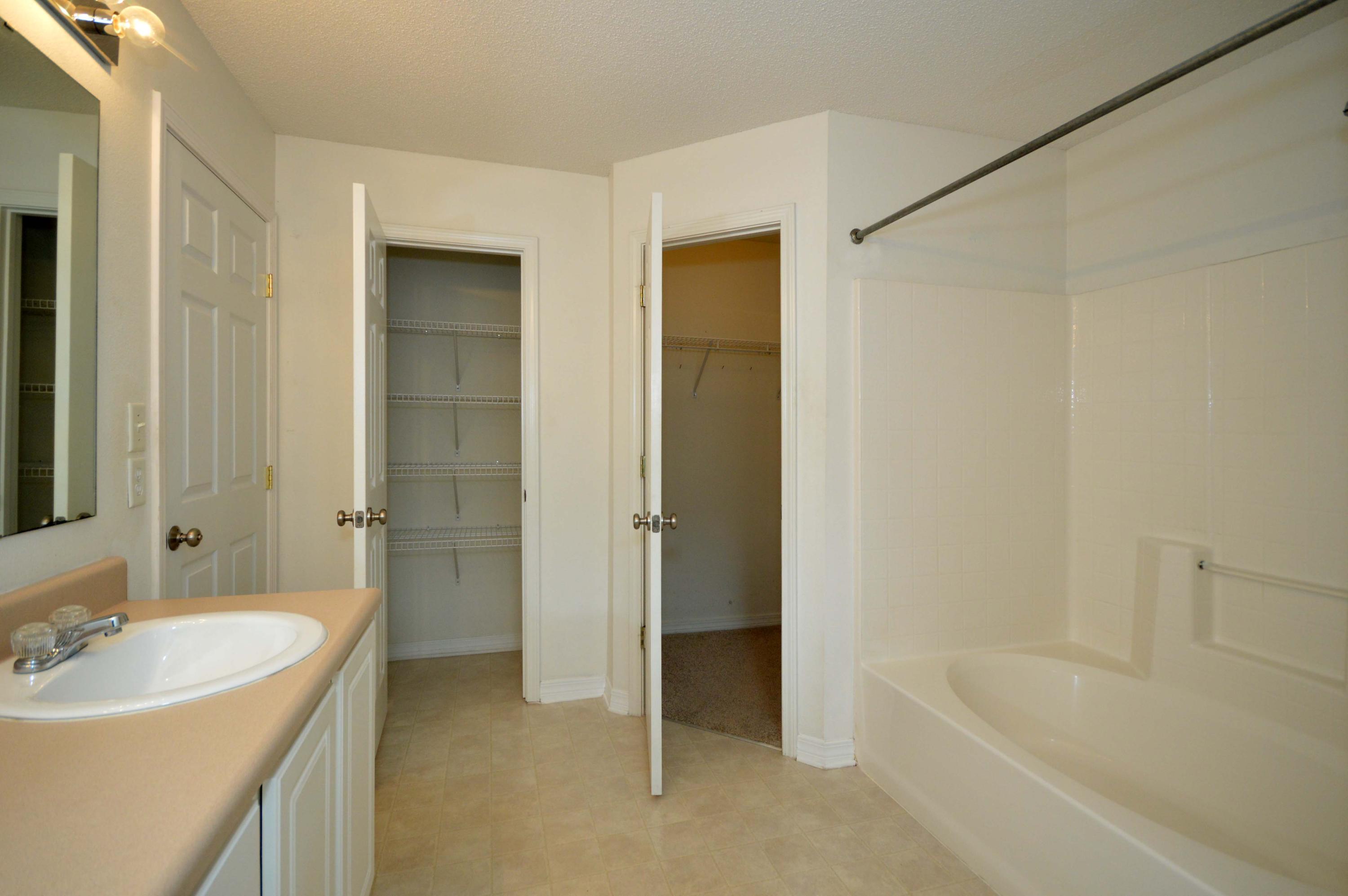 HIDDEN SHORES - Residential