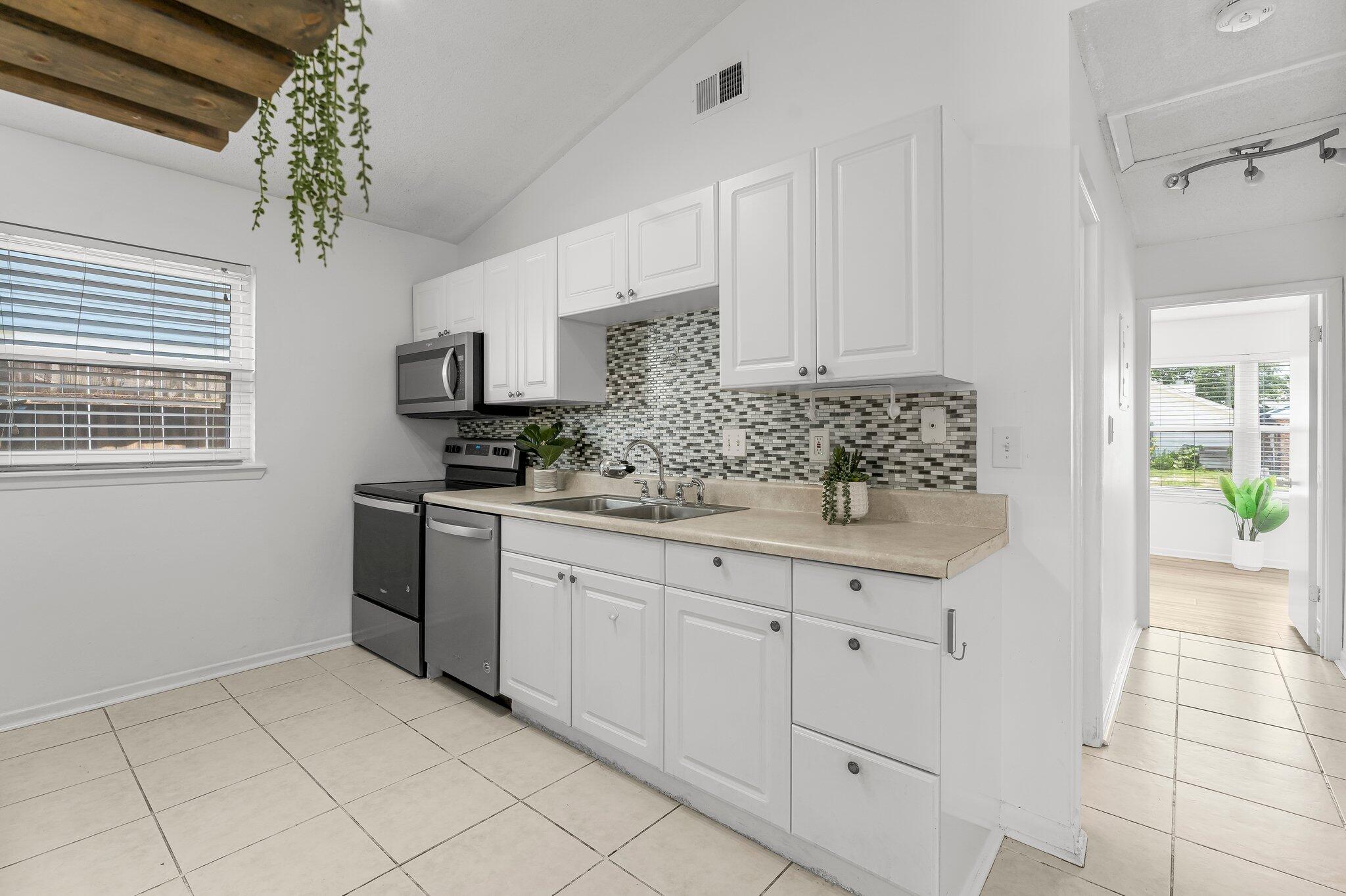 INDIAN OAKS - Residential Lease
