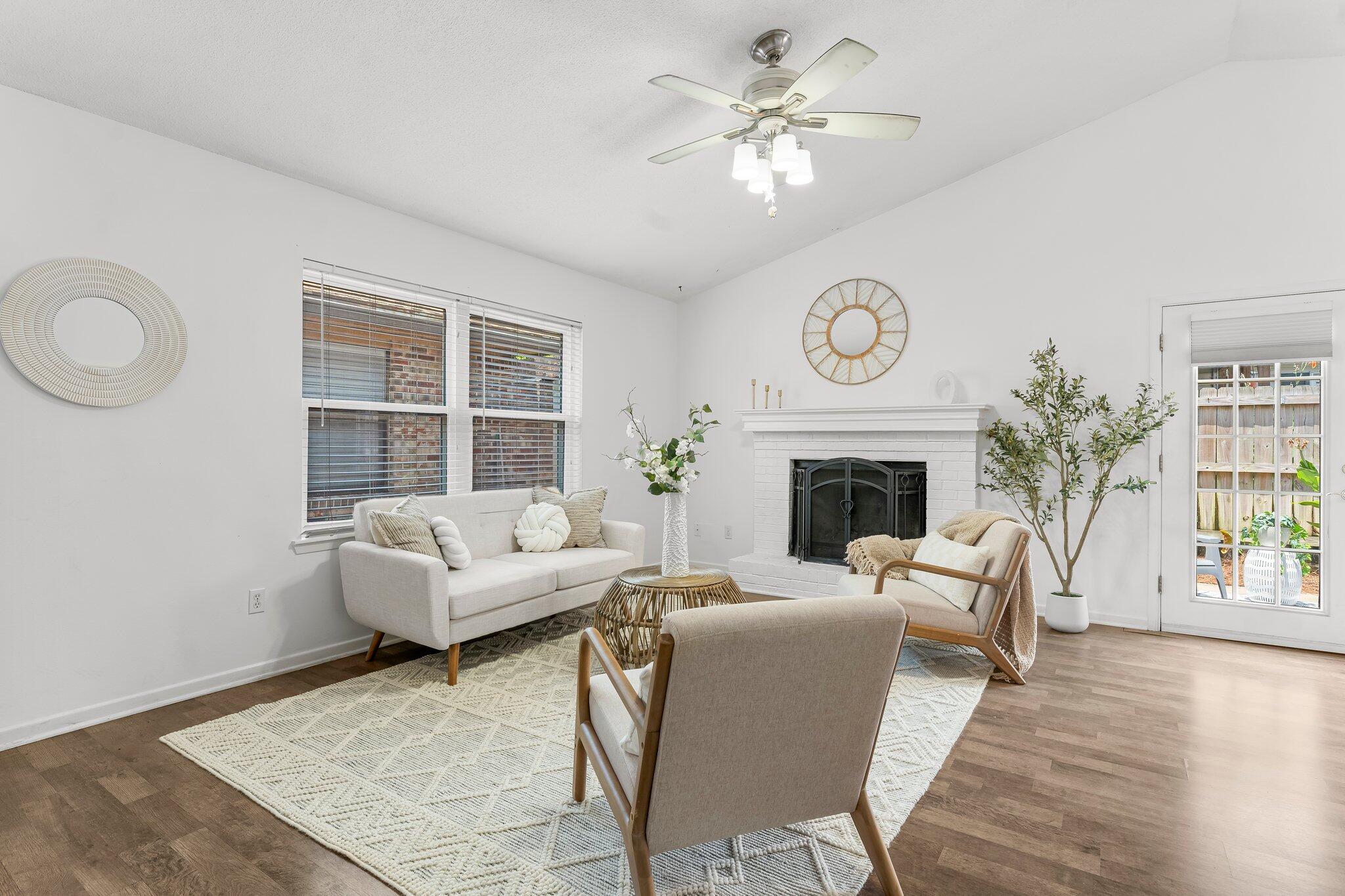 INDIAN OAKS - Residential Lease