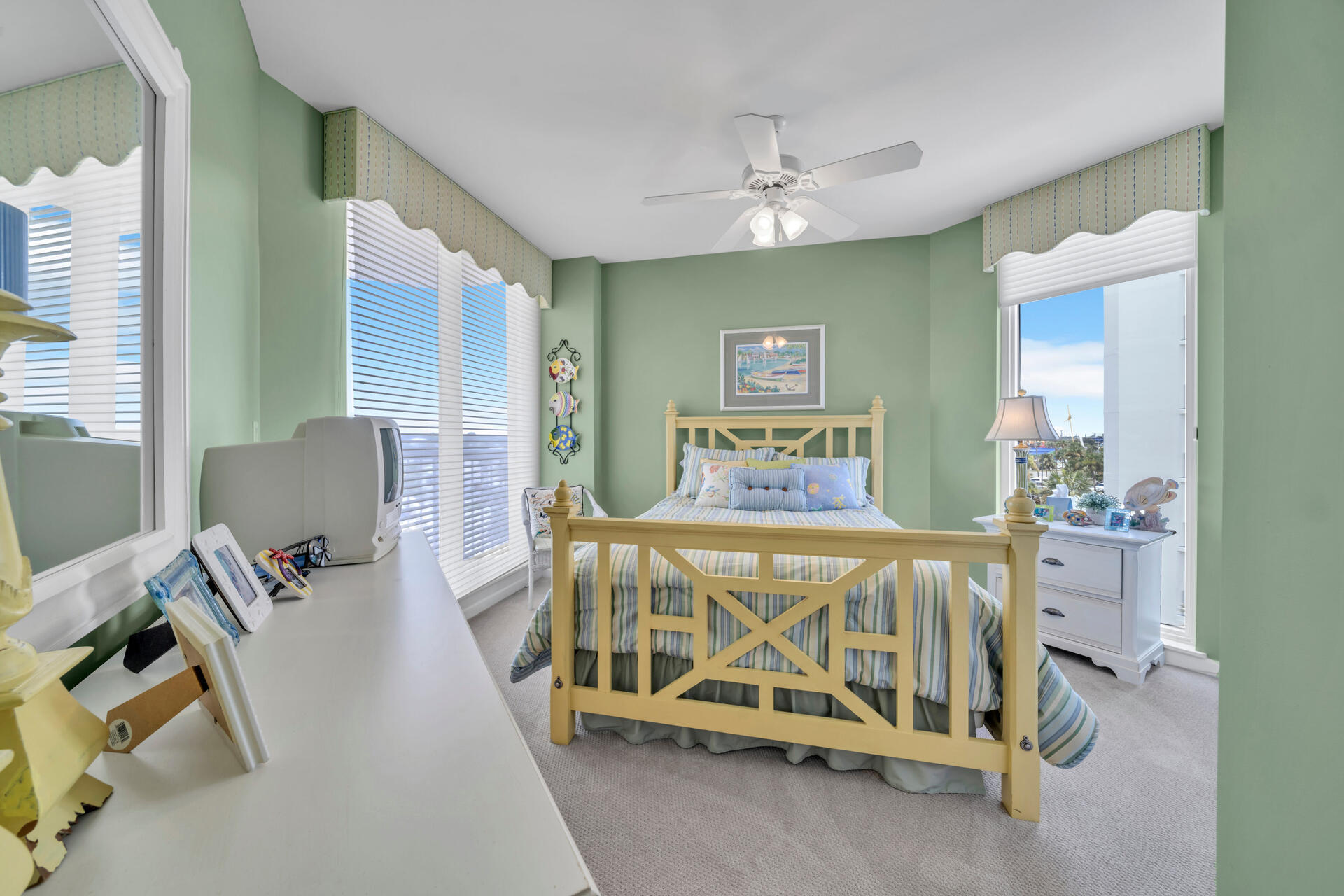 SILVER BEACH TOWERS - Residential