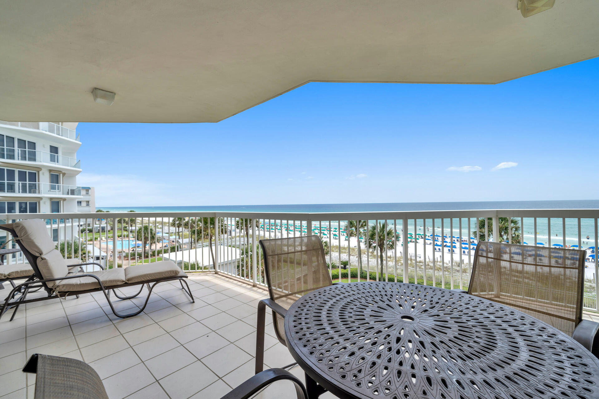 SILVER BEACH TOWERS - Residential