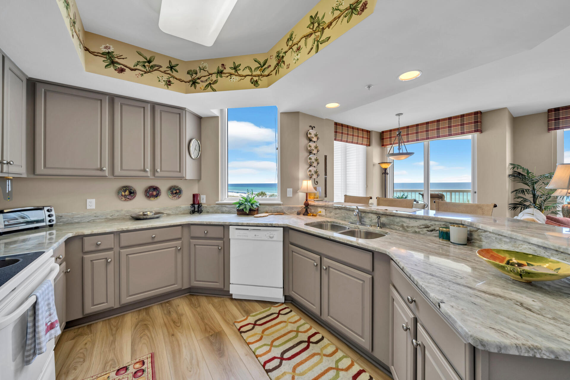 SILVER BEACH TOWERS - Residential