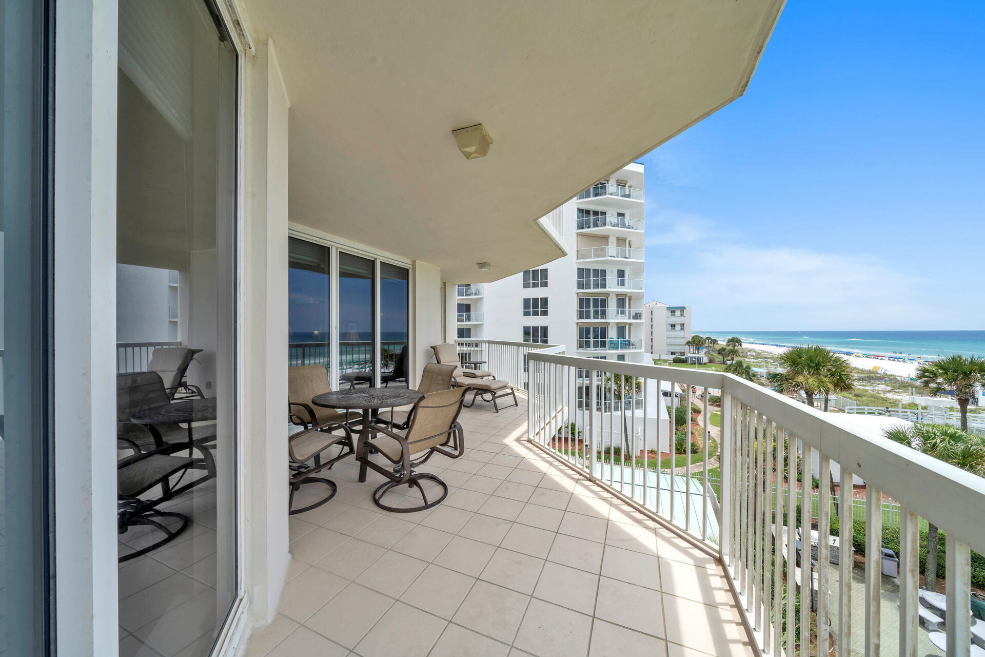 SILVER BEACH TOWERS - Residential