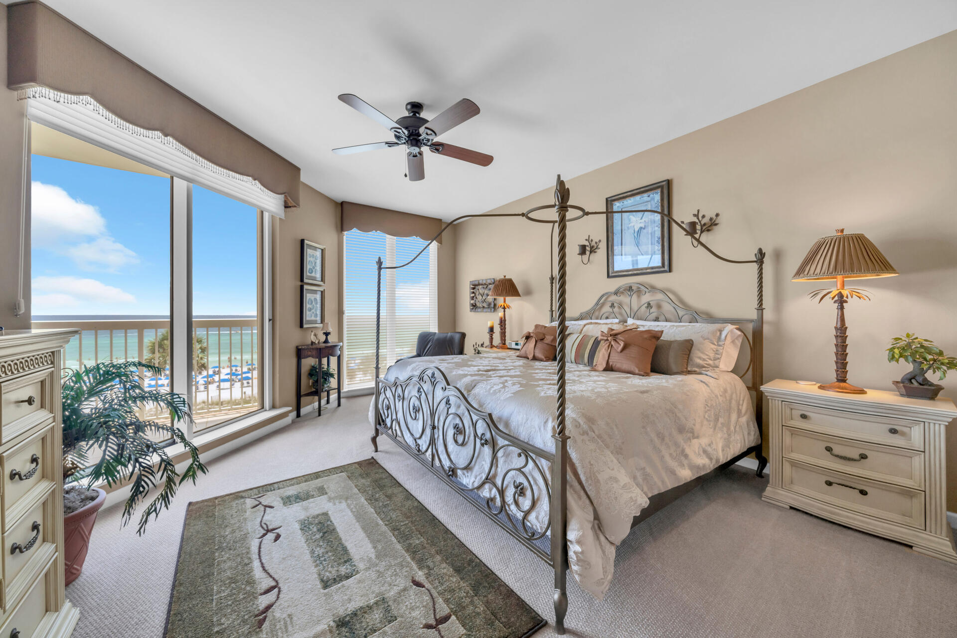 SILVER BEACH TOWERS - Residential