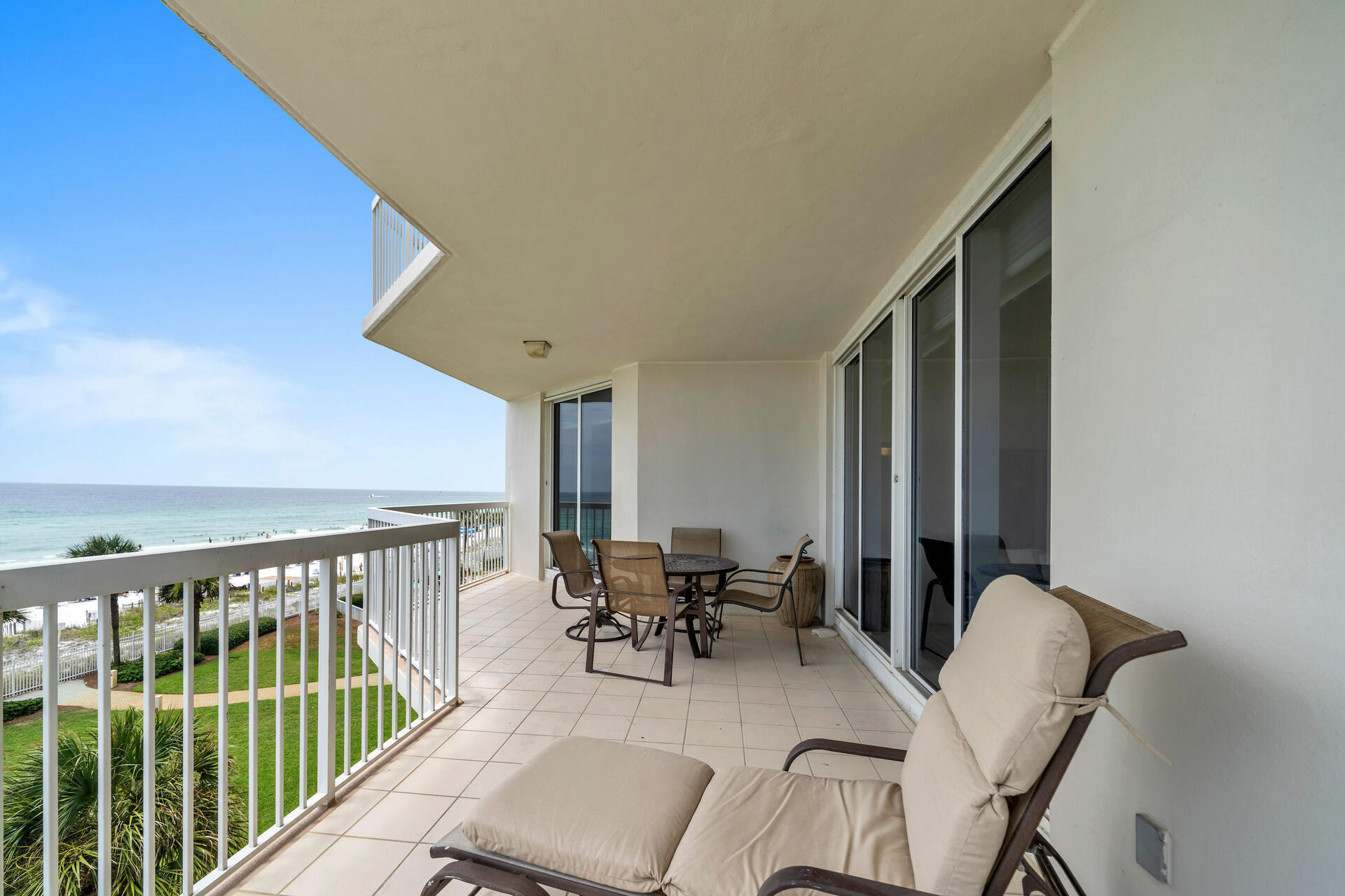 SILVER BEACH TOWERS - Residential