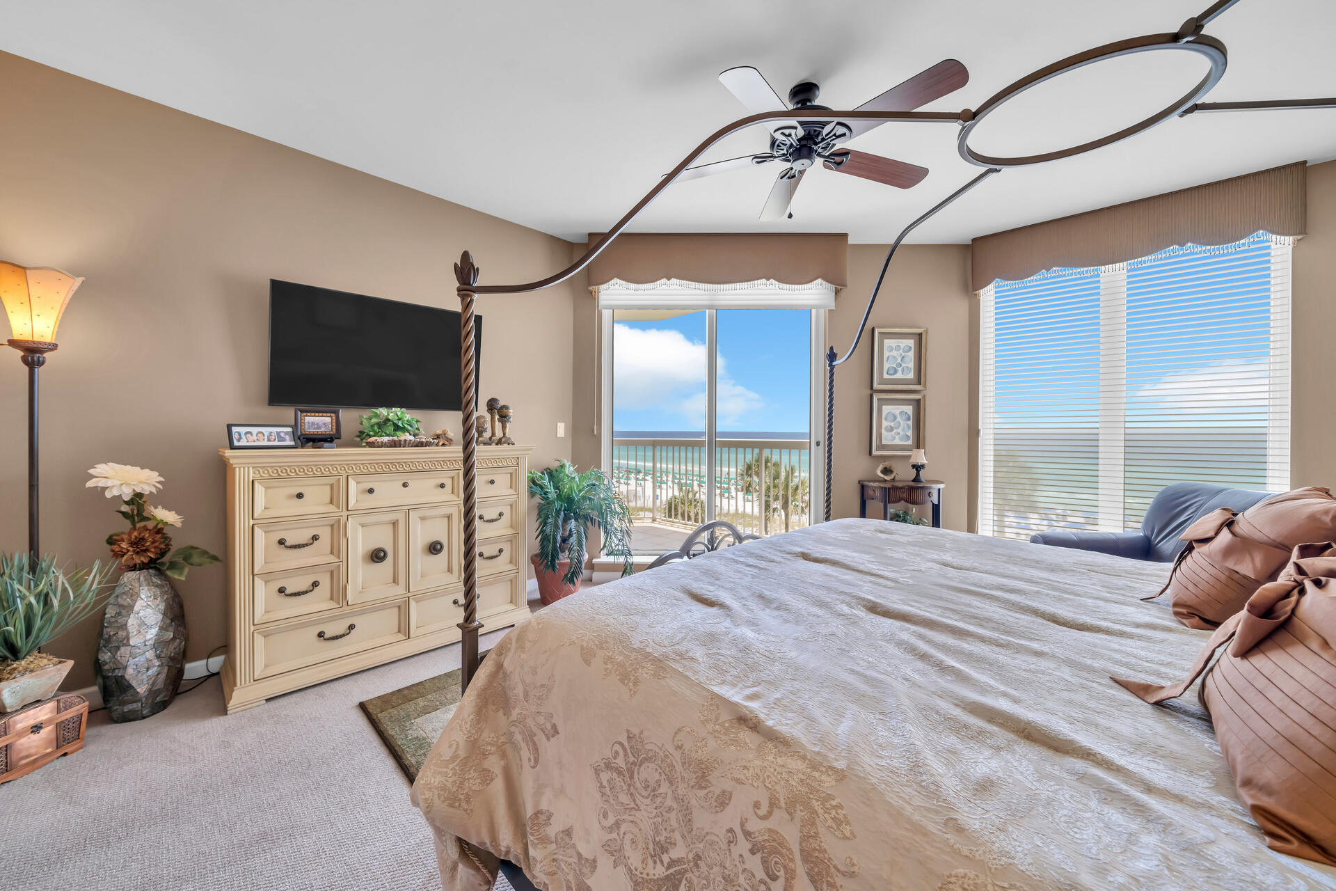 SILVER BEACH TOWERS - Residential