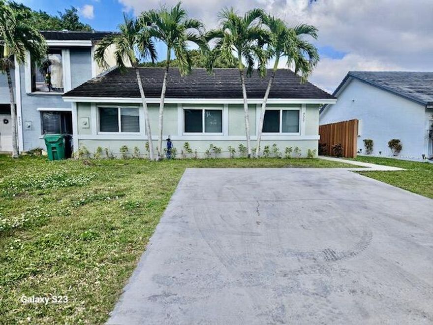Beautiful 3-bedroom, 2-bathroom one-story home located in one of the best areas of Miami, Fl Kendall , (Zip code 33196 )This well-maintained property features ceramic tile floors in the kitchen and living areas, while the bedrooms boast elegant wood flooring. Enjoy a spacious, fenced backyard perfect for outdoor living. The home includes a washer and dryer for added convenience. Situated in a quiet neighborhood with top-rated schools nearby:Oliver Hoover Elementary SchoolHammocks Middle SchoolFelix Varela Senior High SchoolDon't miss this fantastic rental opportunity!