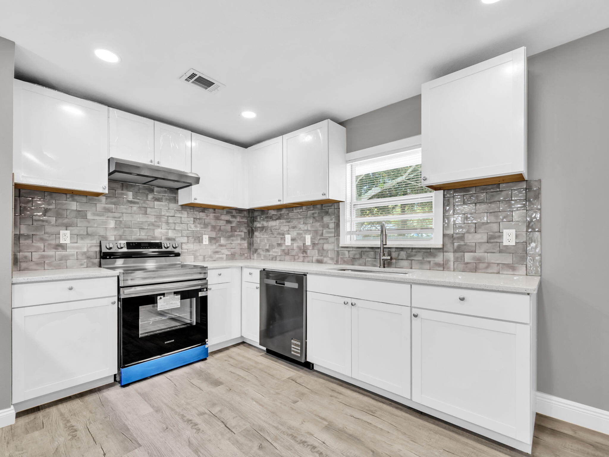 OAKLAND HEIGHTS - Residential
