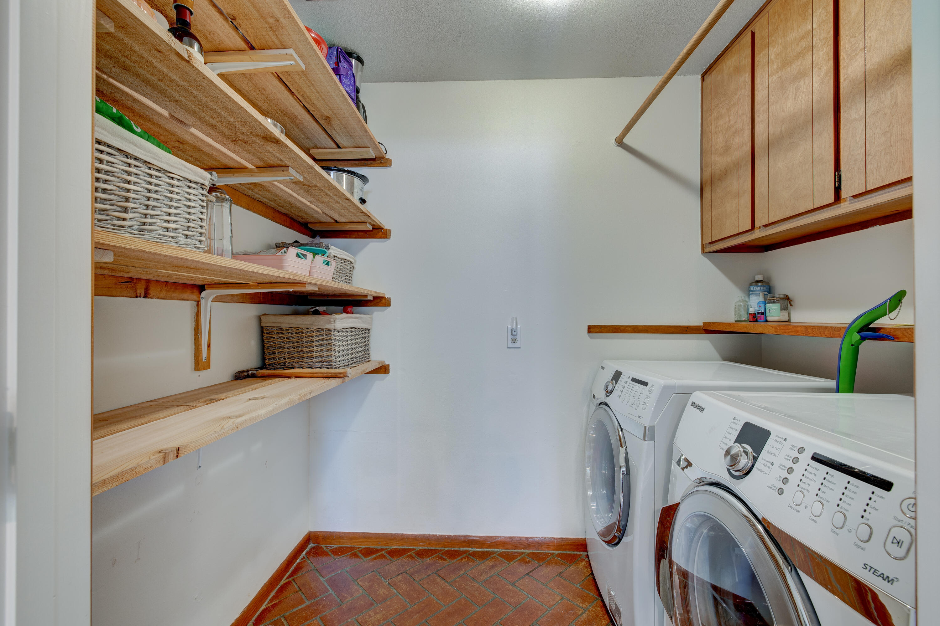 PINEWOOD ESTATES 2 - Residential